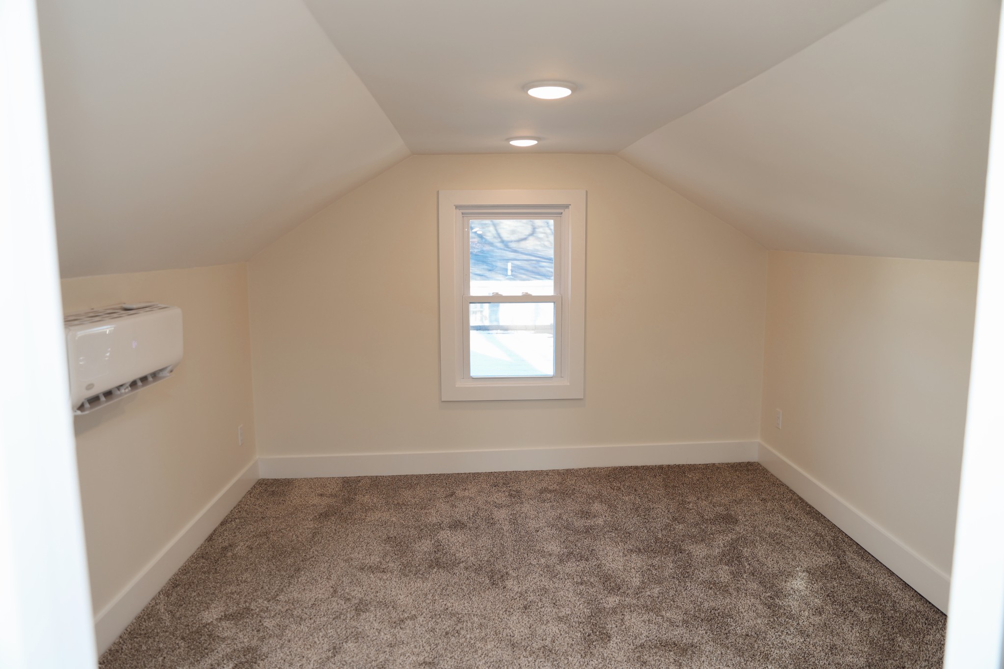 402 W Commerce St Property Photo 13