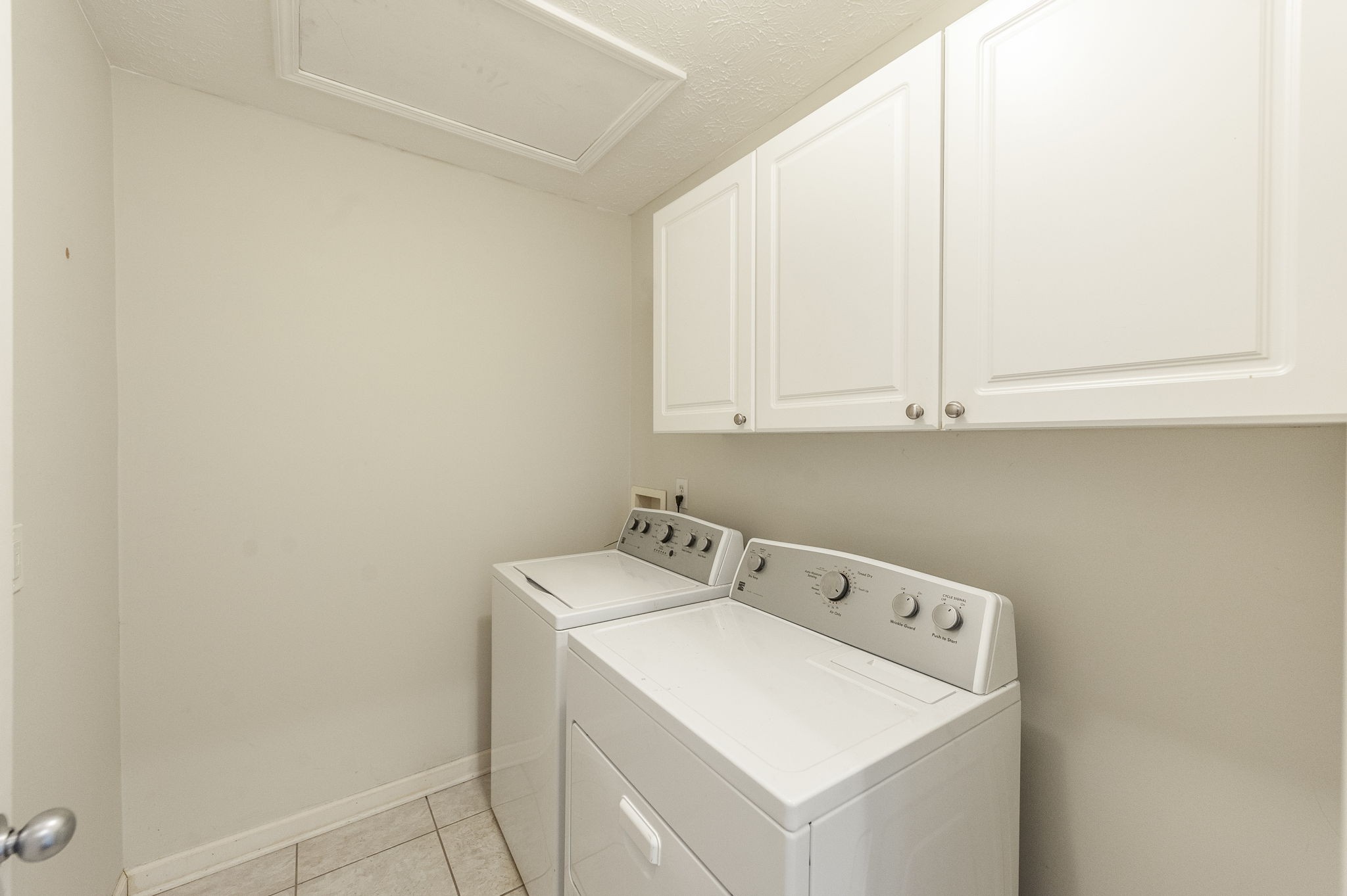 395 Devon Chase Hl Property Photo 10