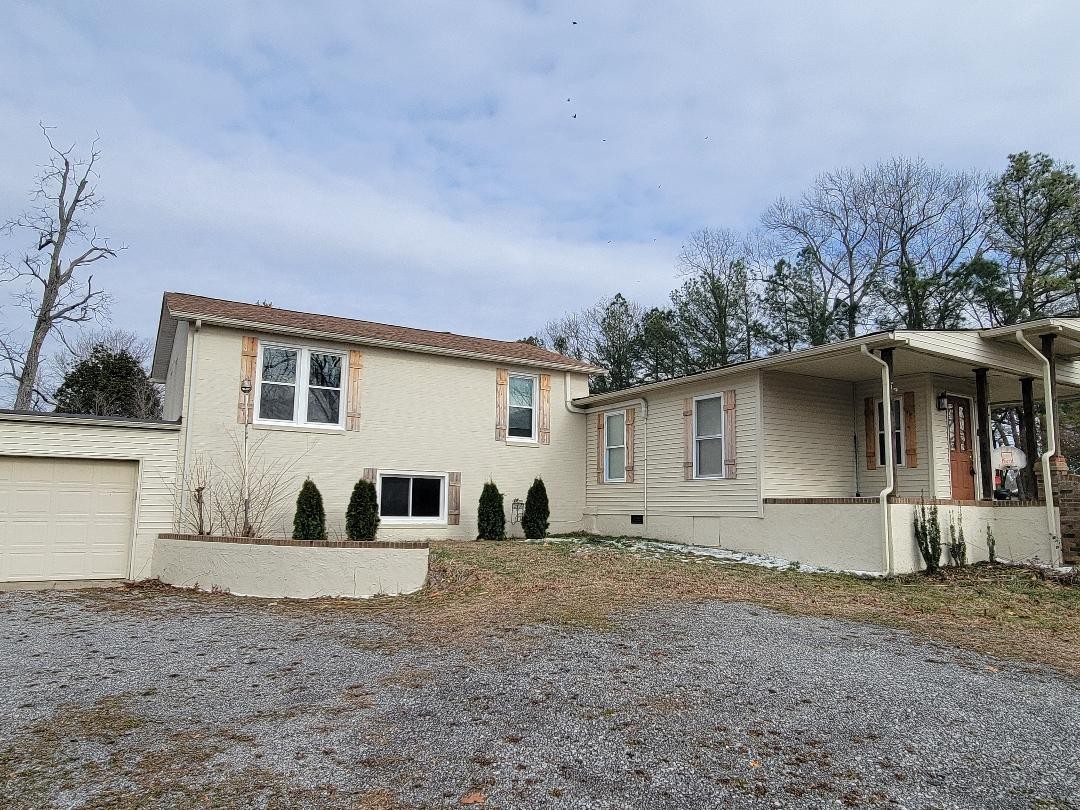 2725 Gideon Rd Property Photo 1