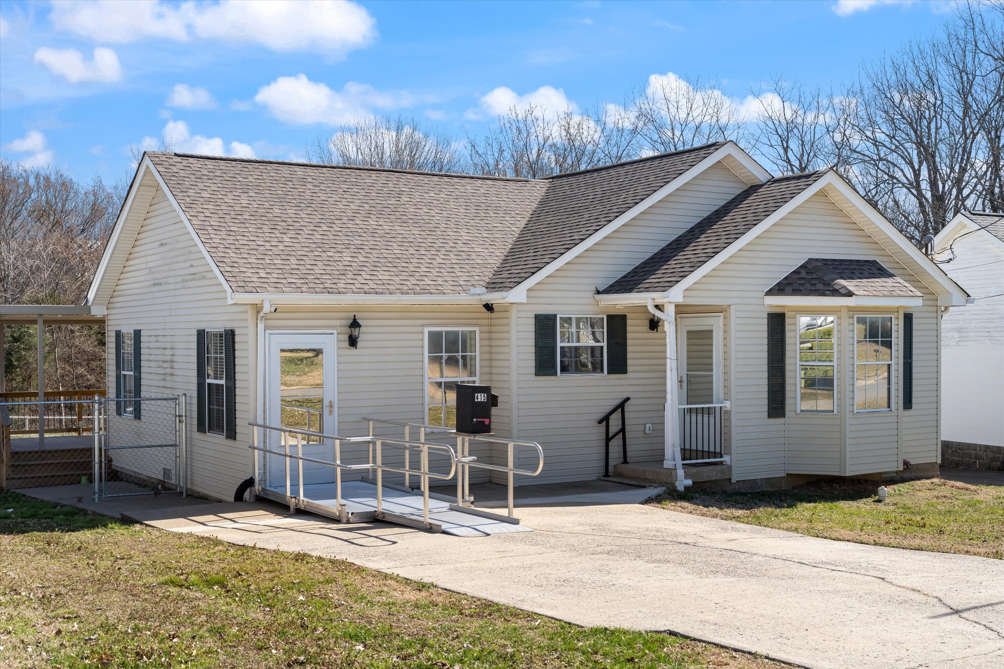415 Norfolk Dr Property Photo