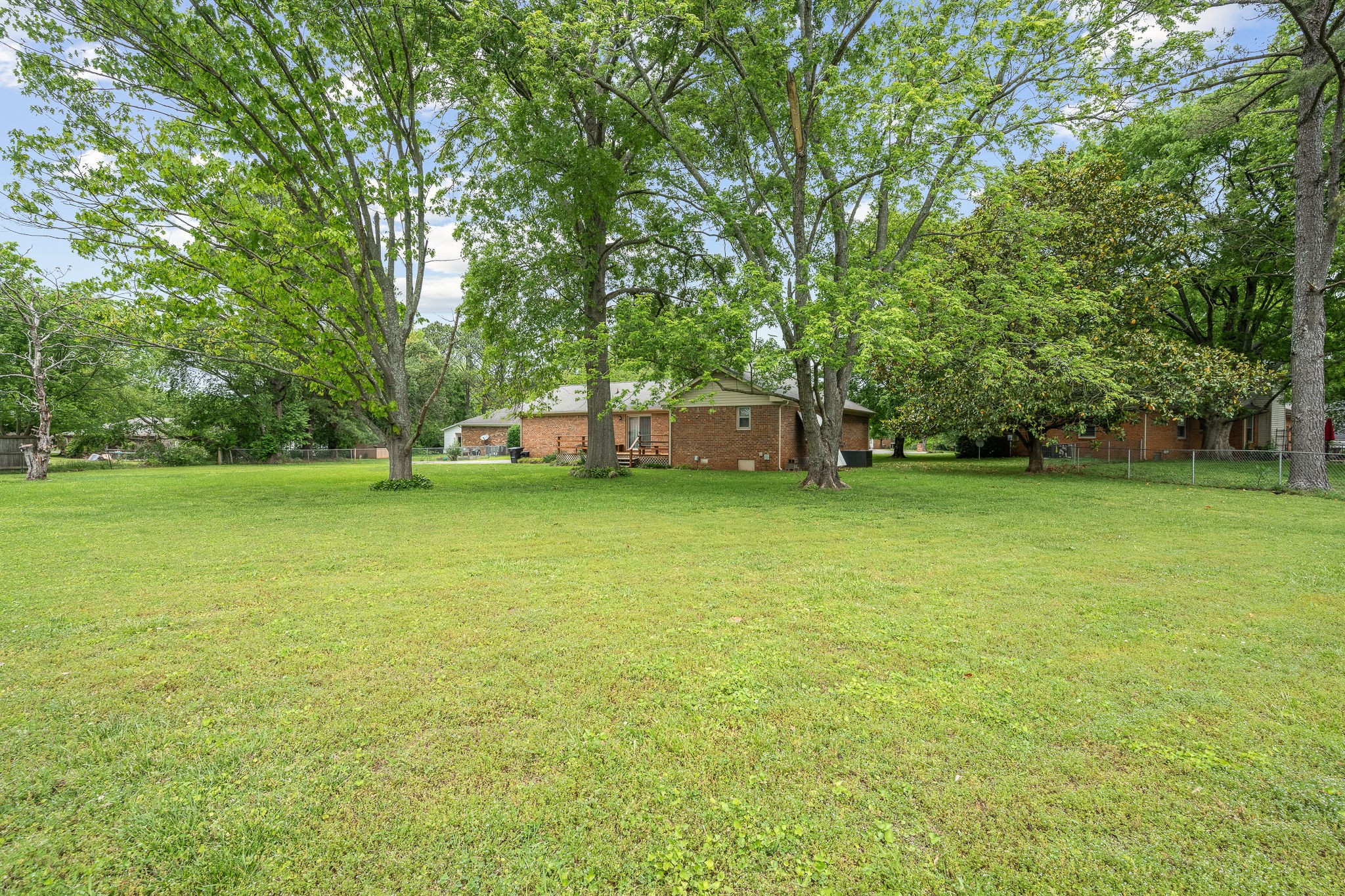 911 Squire Ct Property Photo 35