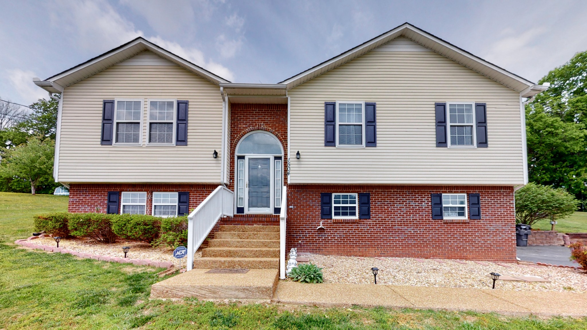 1504 Potter Dr Property Photo 1