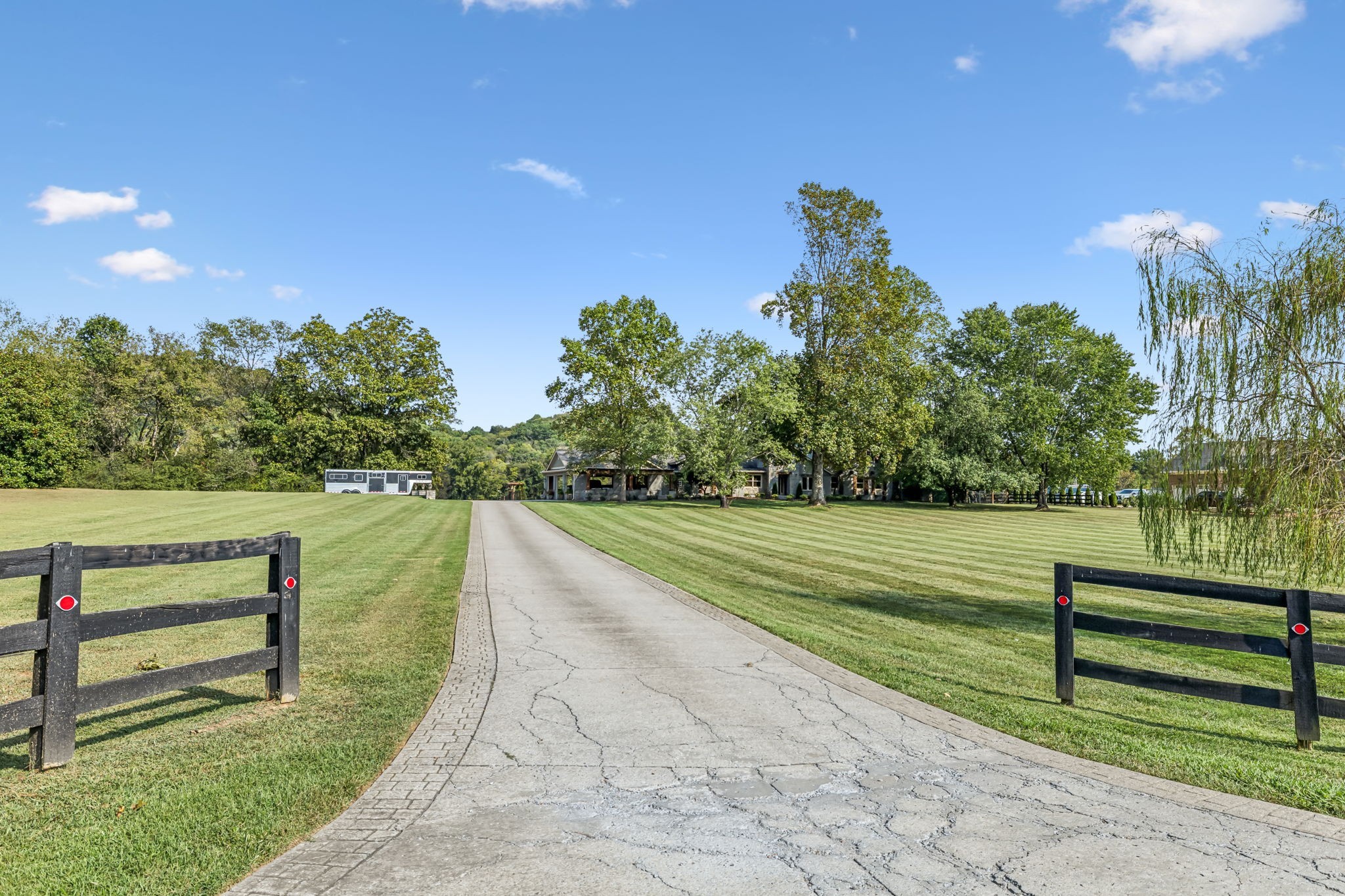 2864 Sawyer Bend Rd Property Photo 3