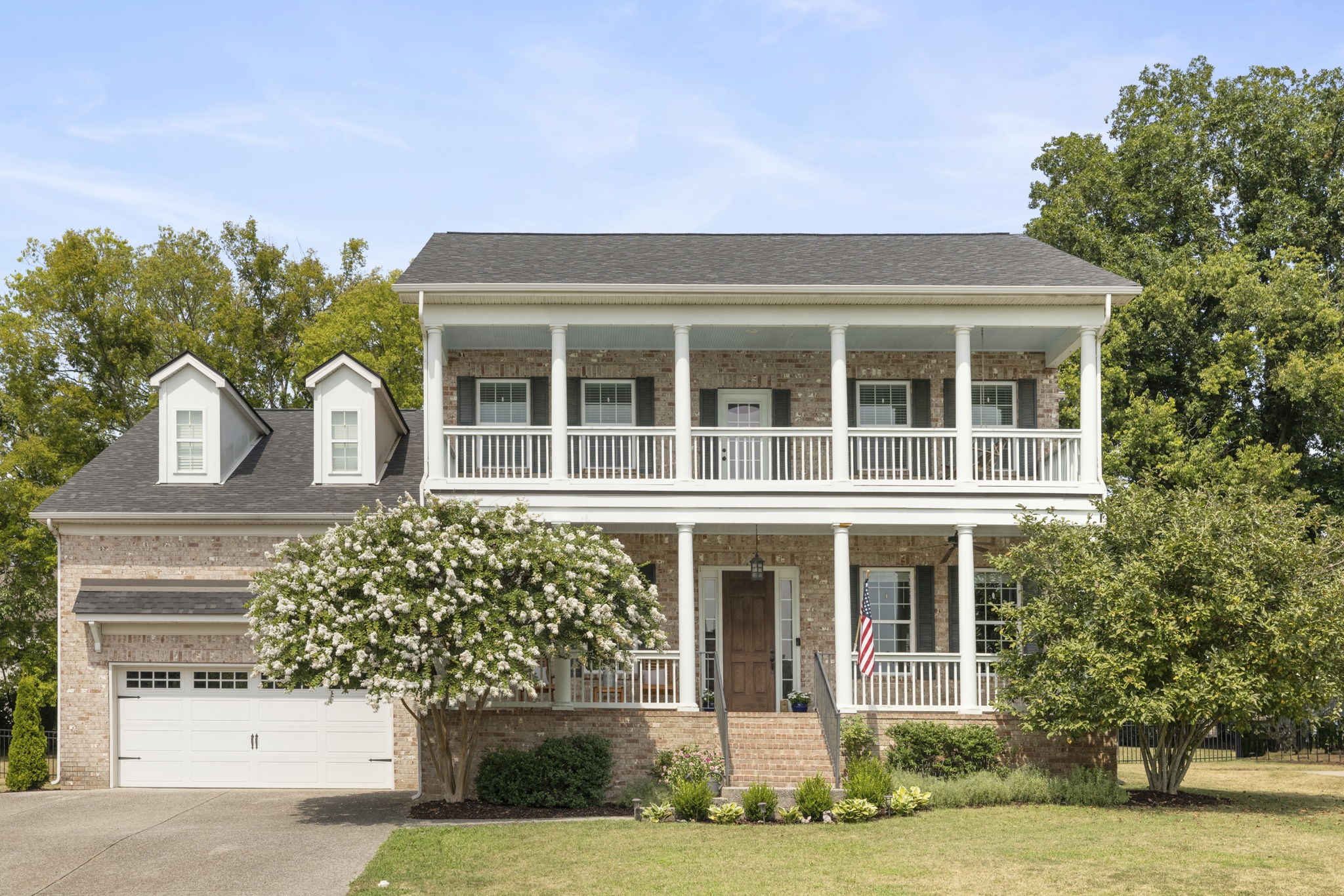 1389 Round Hill Ln Property Photo 3