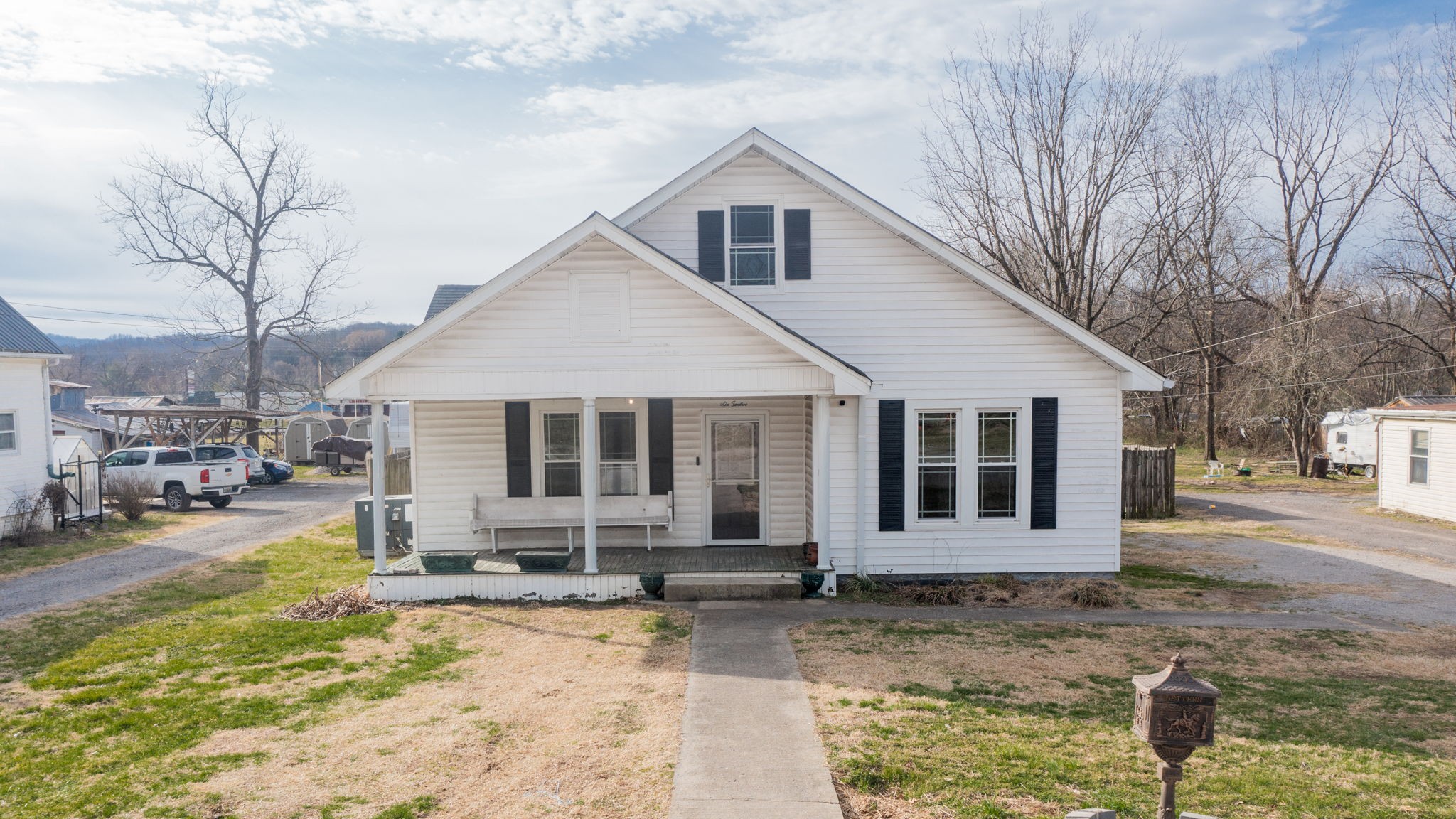 612 W Main St Property Photo