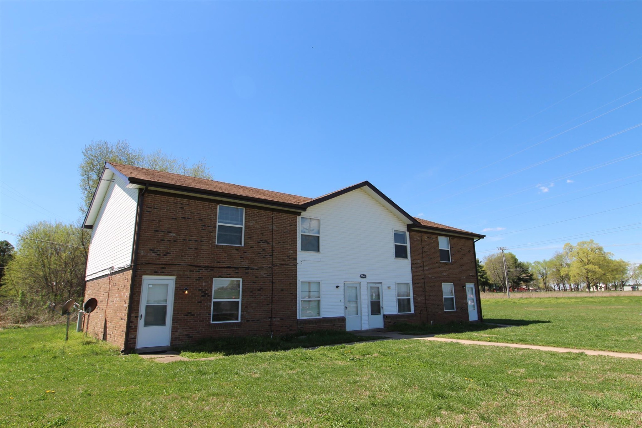 1044 Pembroke Rd Property Photo 1