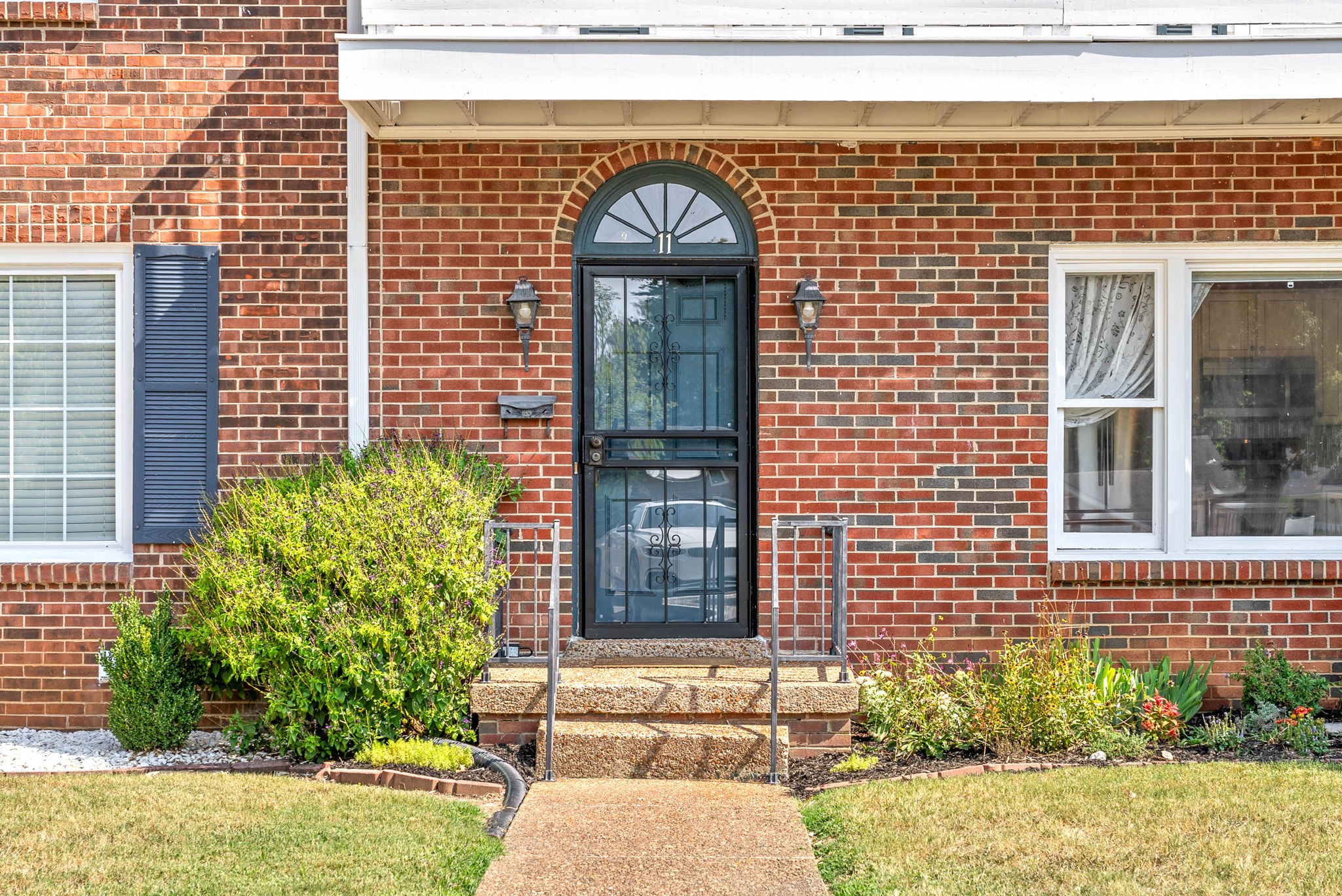 1137 Madison St Property Photo 4