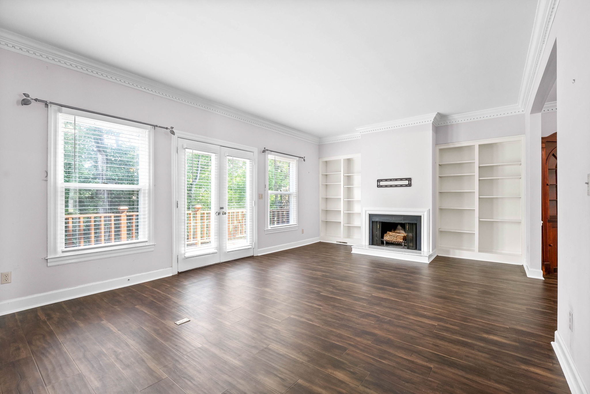 1137 Madison St Property Photo 6