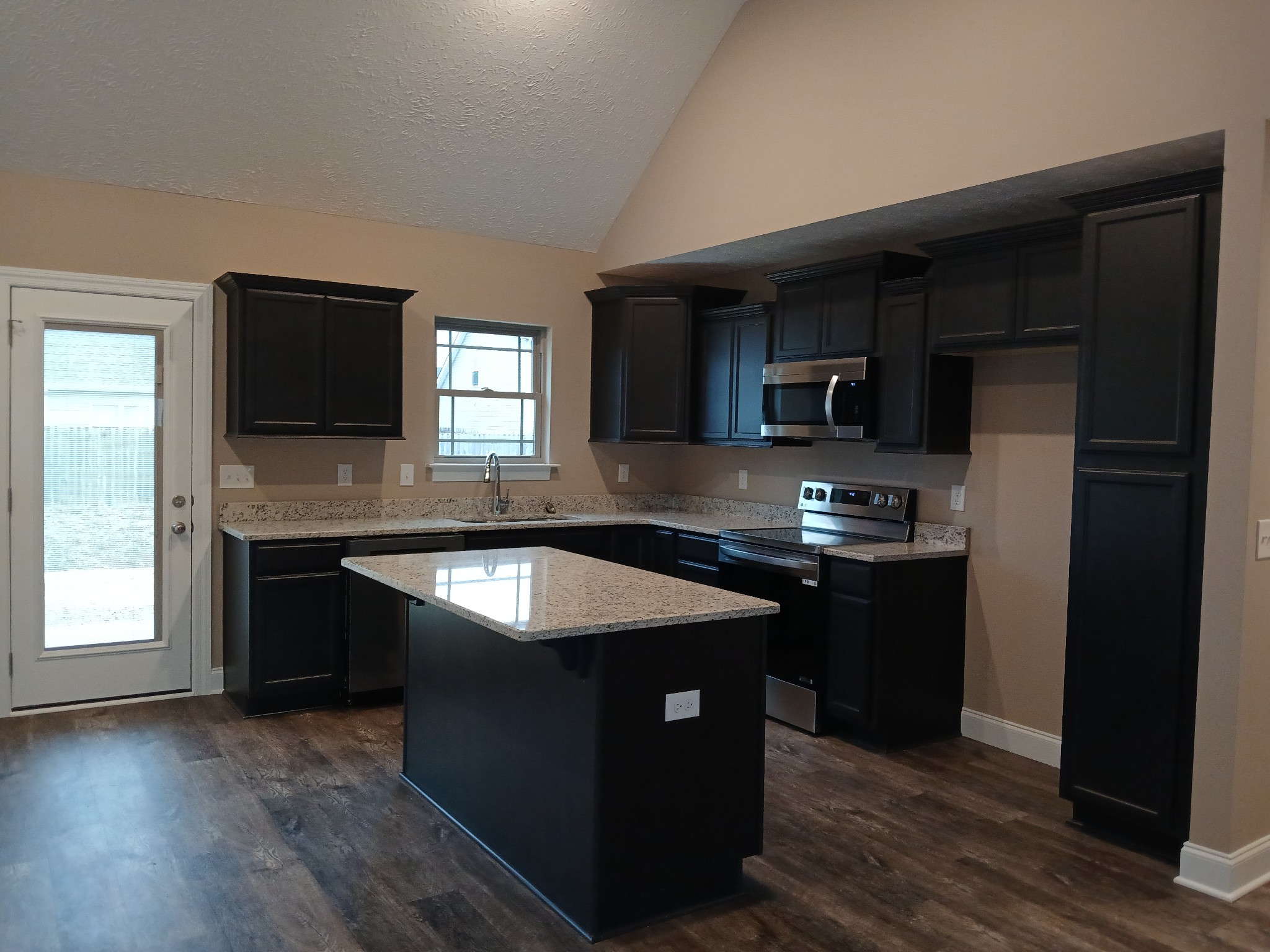2109 Red Barn Road Property Photo 3