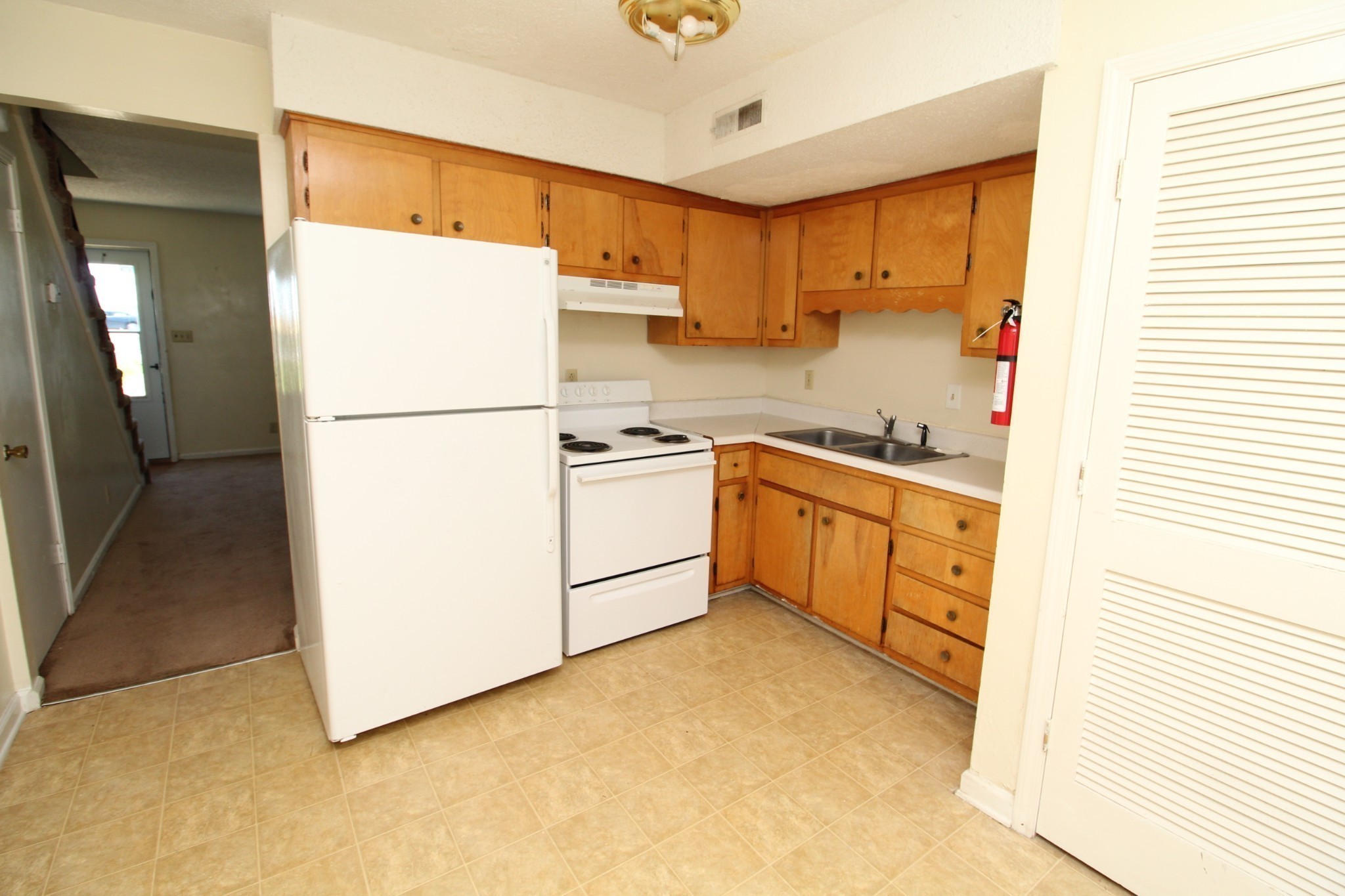 1070 Pembroke Road Property Photo 3