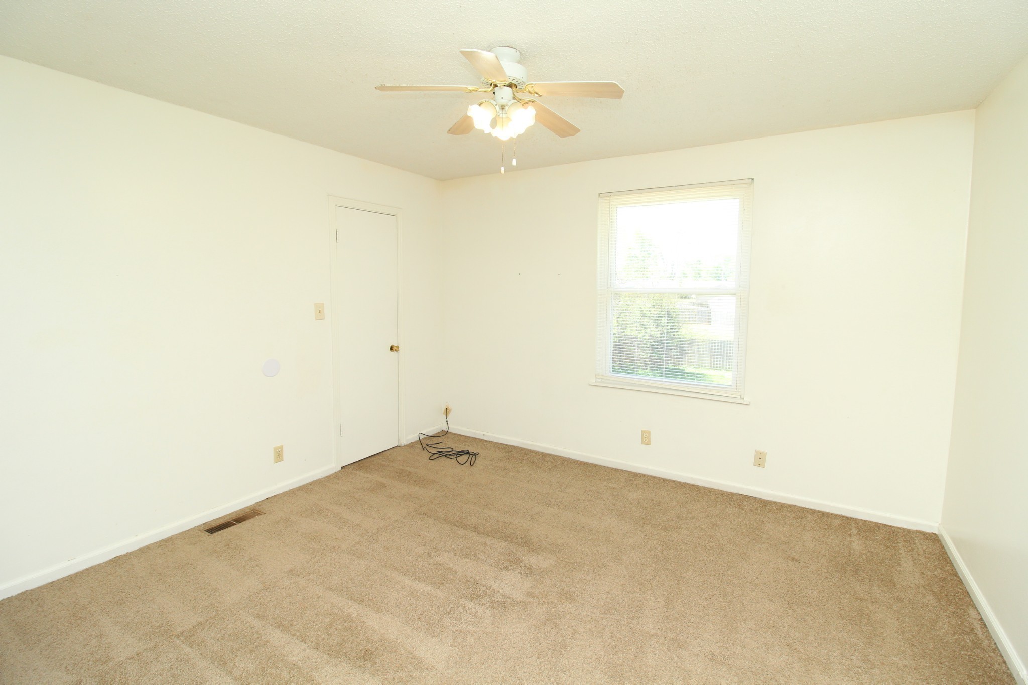 1070 Pembroke Road Property Photo 5
