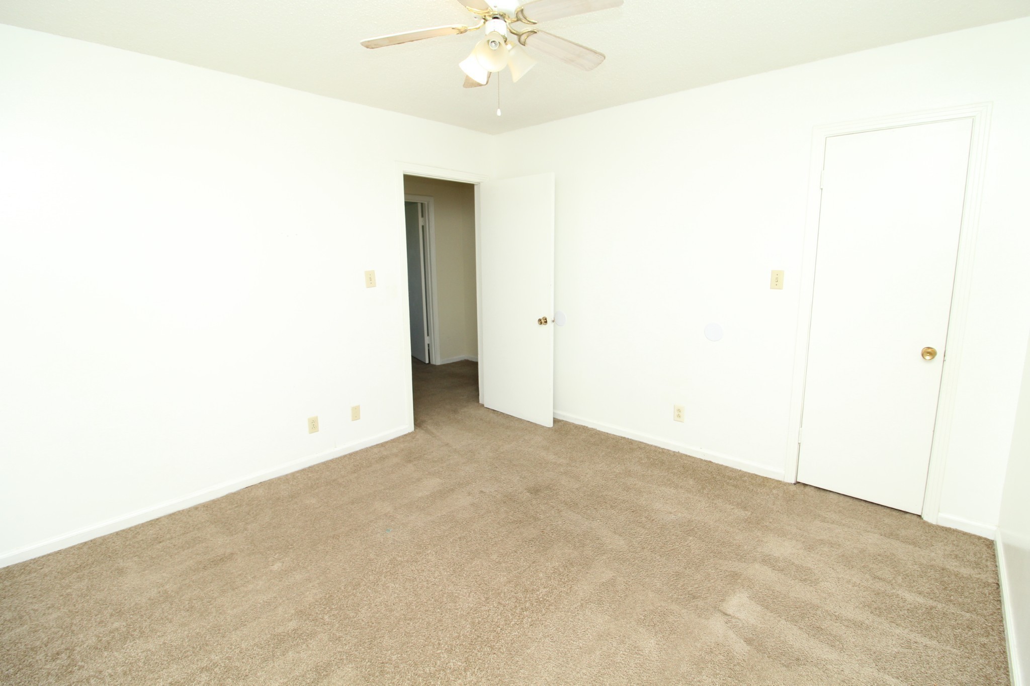 1070 Pembroke Road Property Photo 6