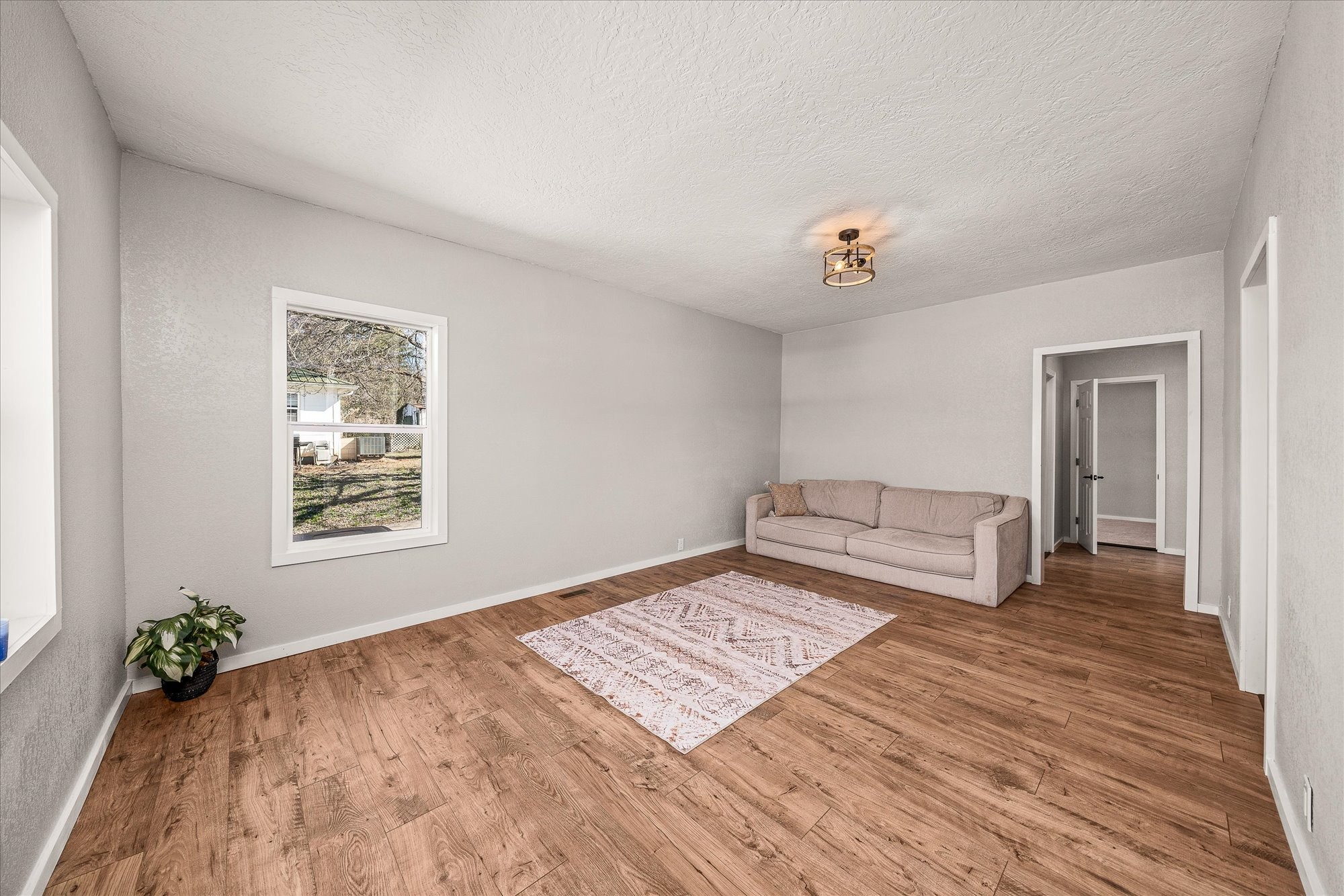 111 Lee St Property Photo 4