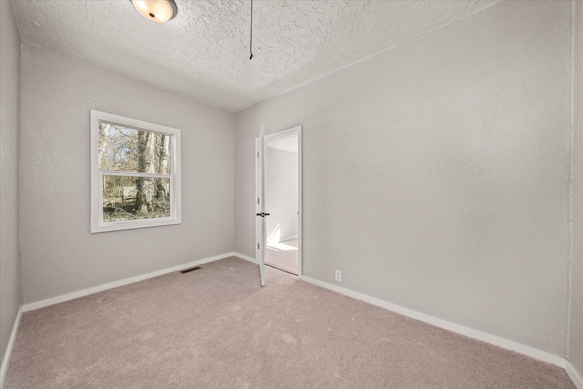 111 Lee St Property Photo 15