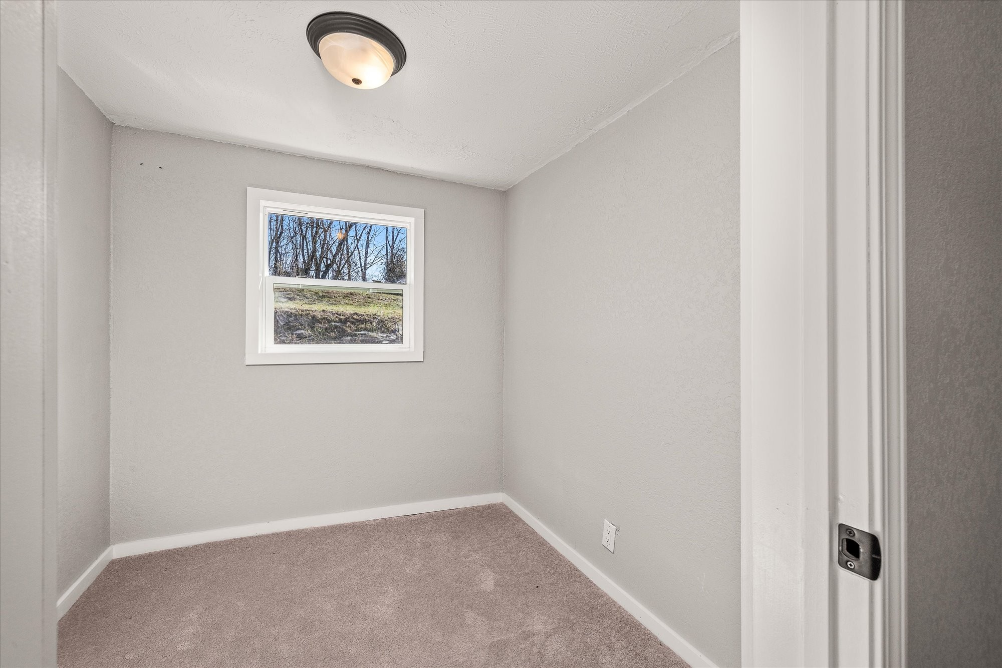 111 Lee St Property Photo 16