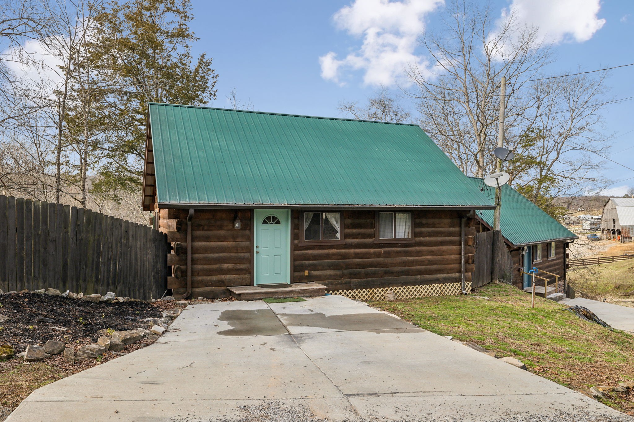 6819 Piney River Rd, N Property Photo 1