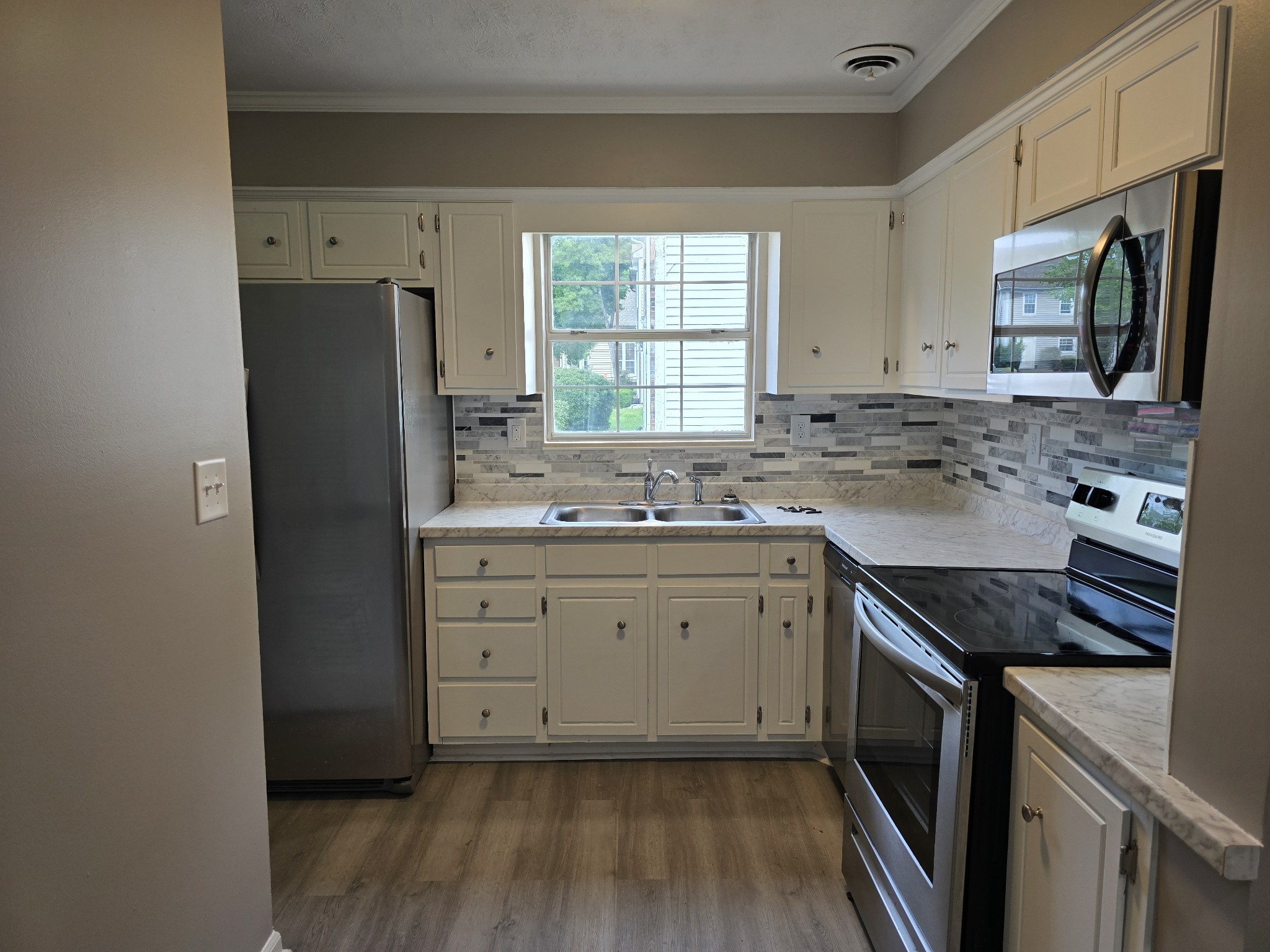 112 Greenland Ct Property Photo 4