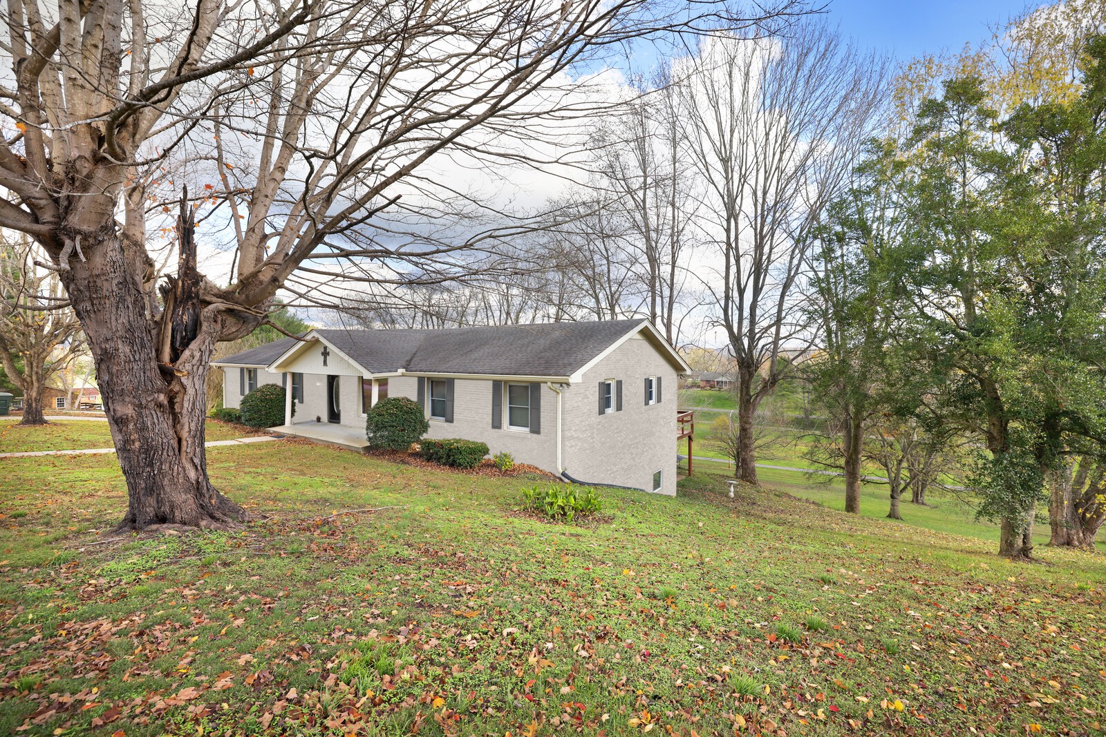 157 Hillcrest Cir Property Photo 5