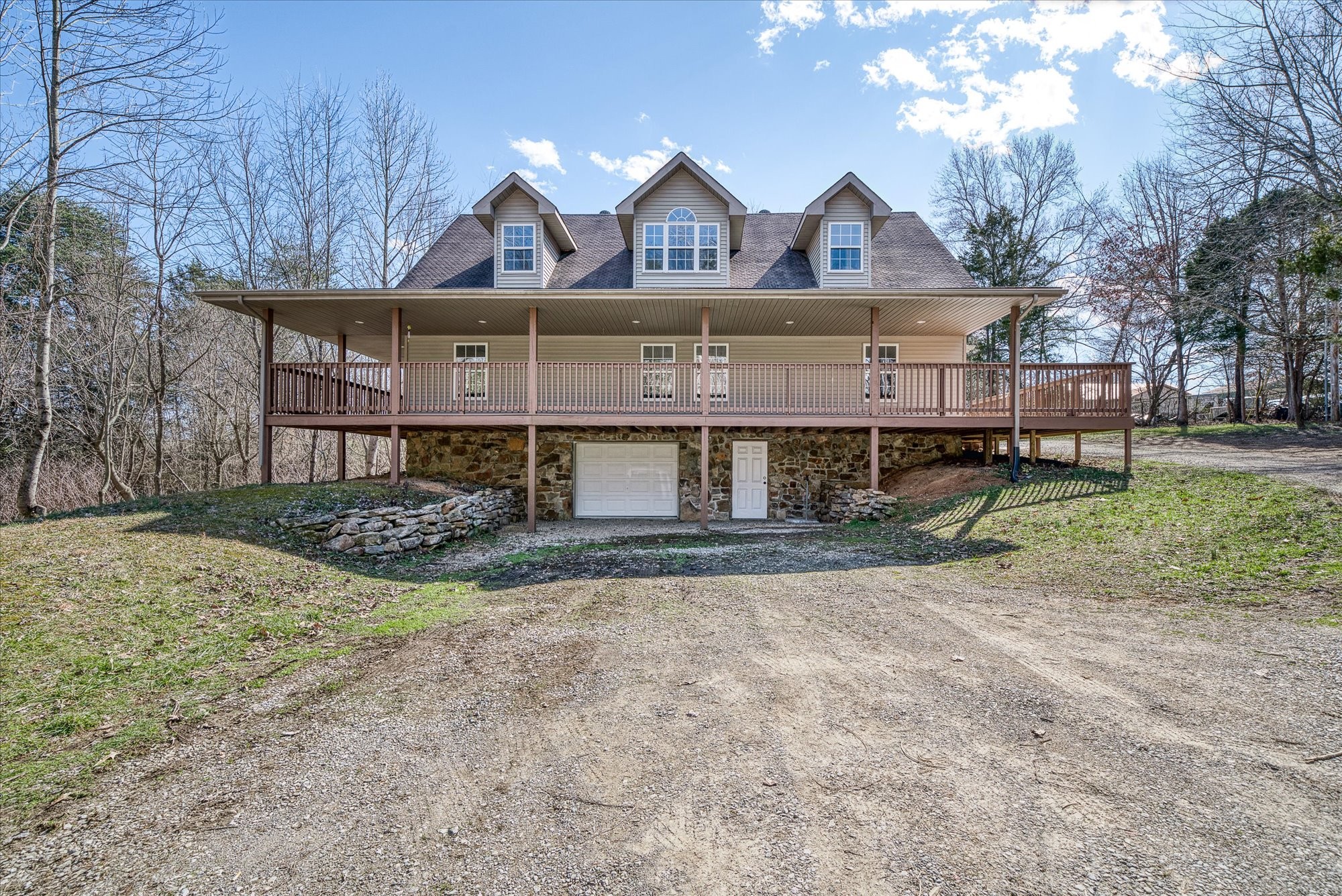 185 Tubular Dr Property Photo 1