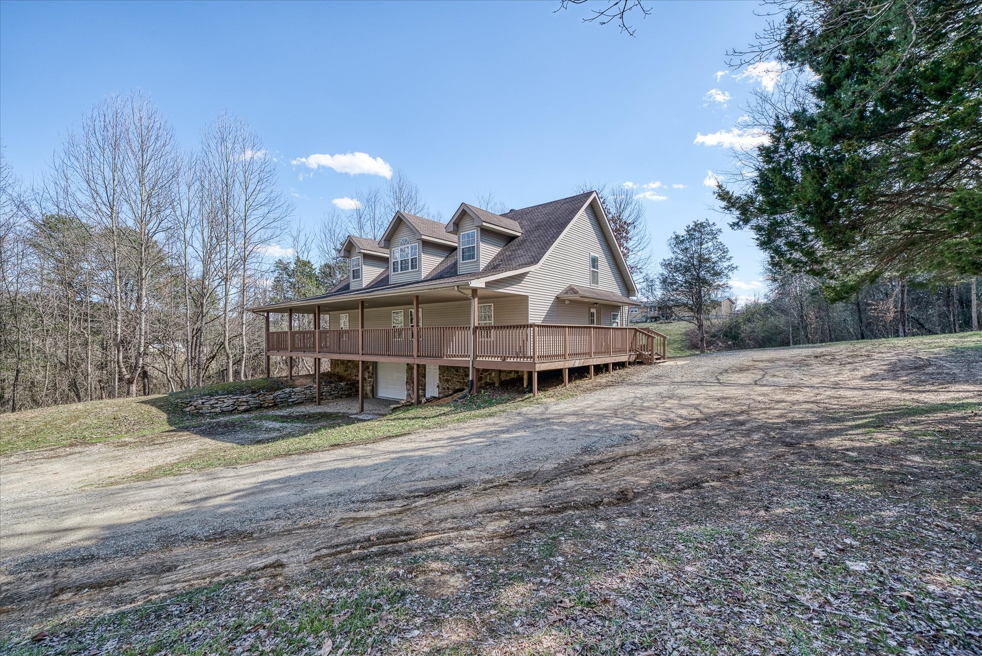 185 Tubular Dr Property Photo 2
