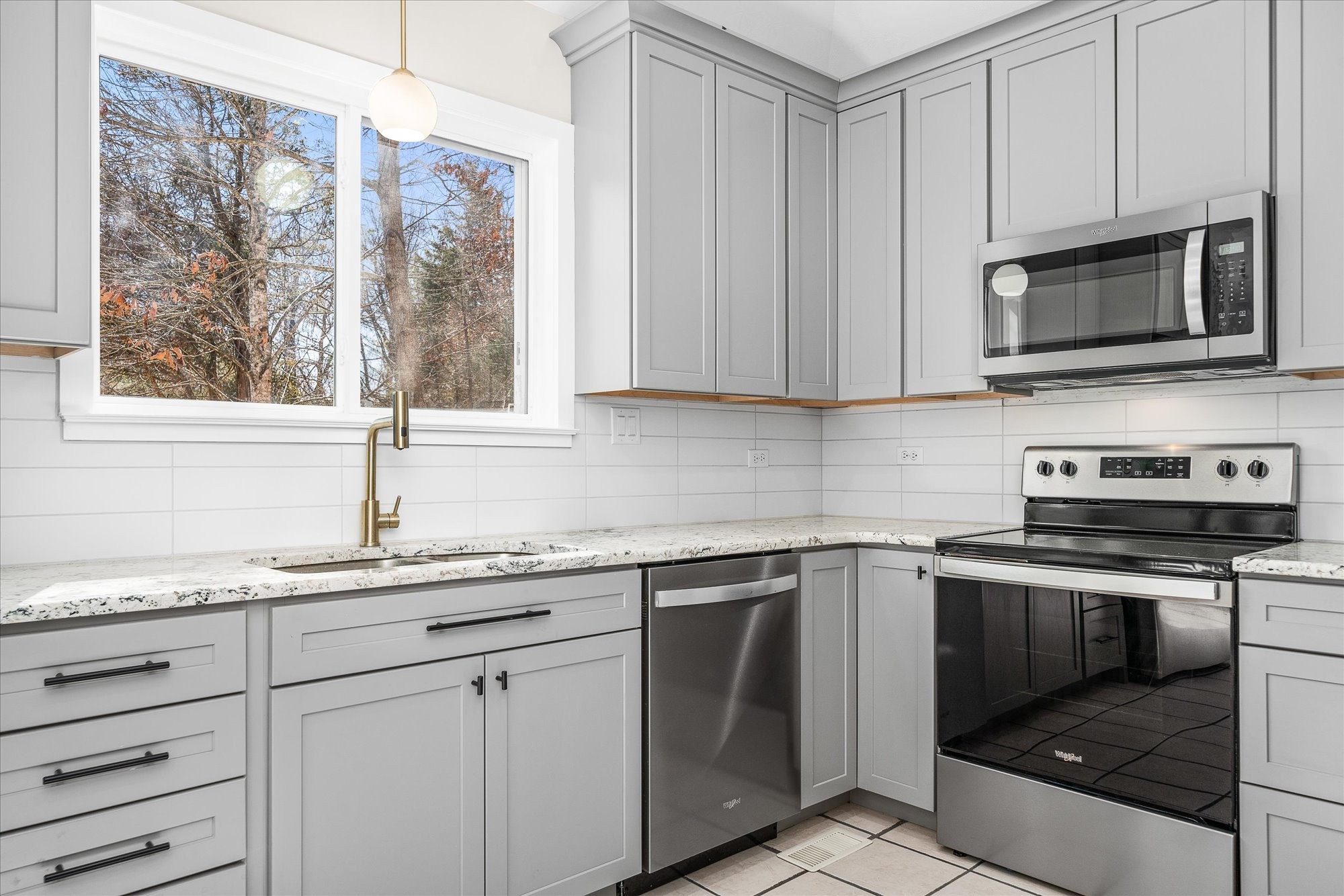 185 Tubular Dr Property Photo 5