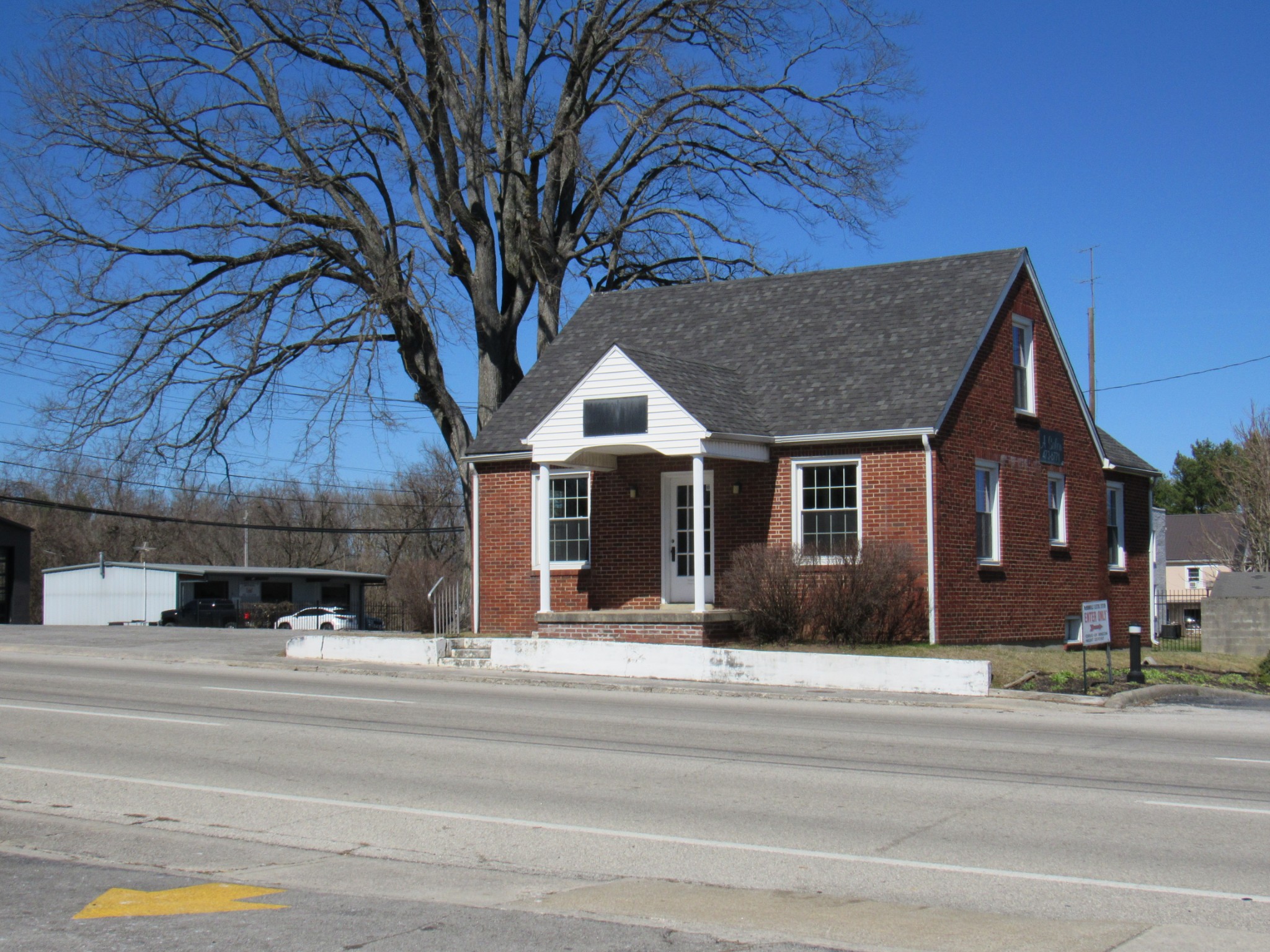 202 W Morford St Property Photo 3
