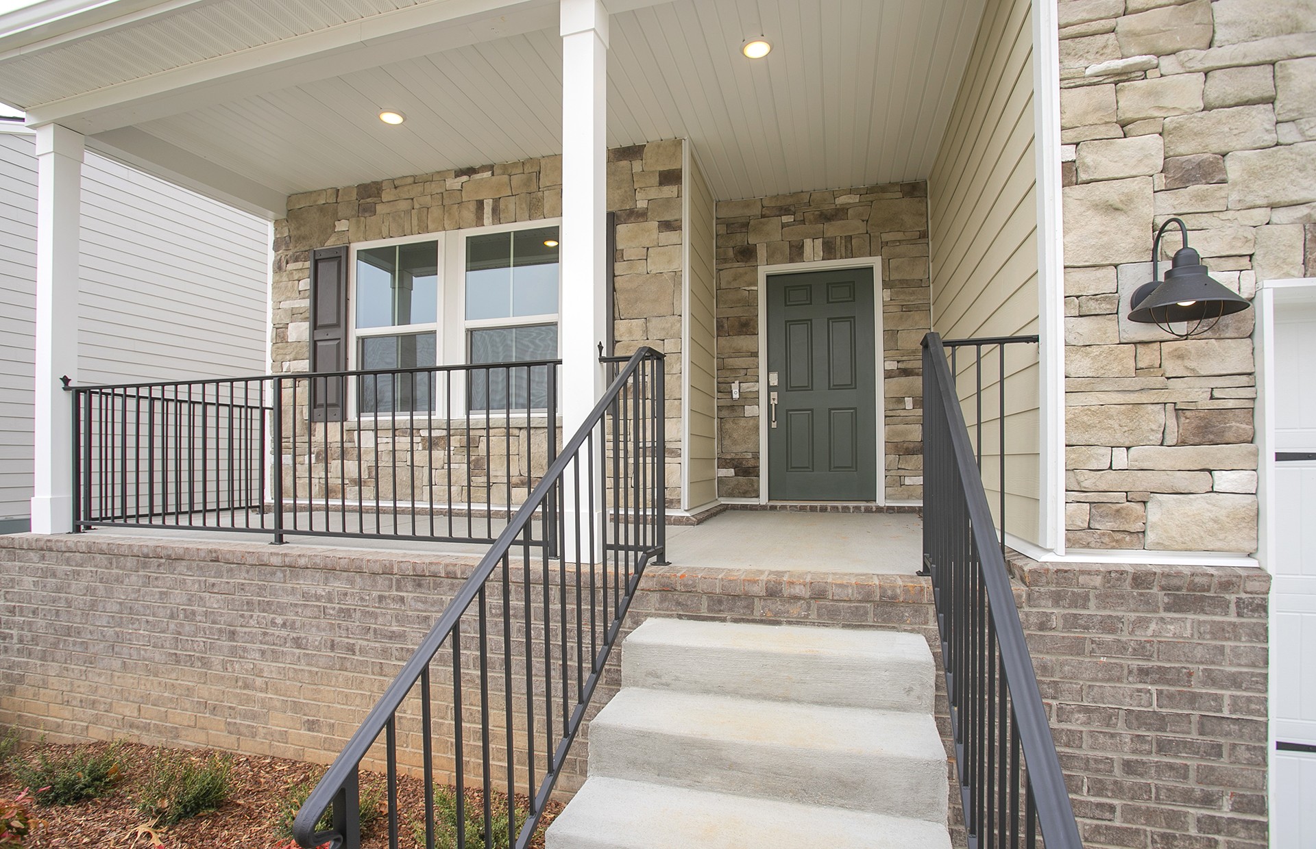 257 Brook Ave Property Photo 6