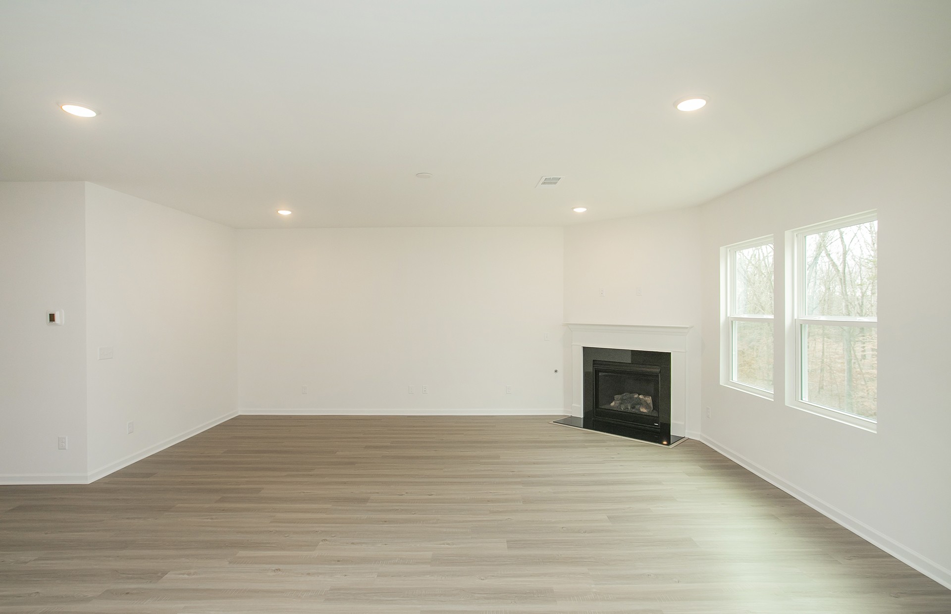 257 Brook Ave Property Photo 7