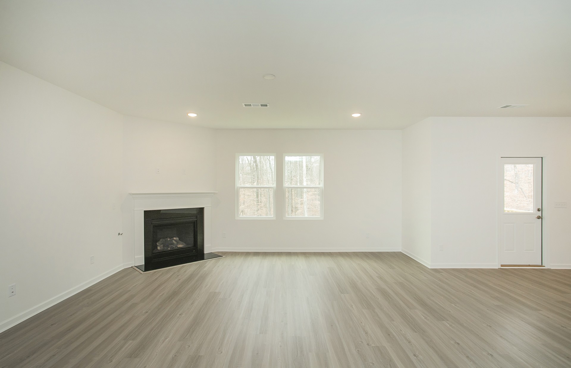 257 Brook Ave Property Photo 8