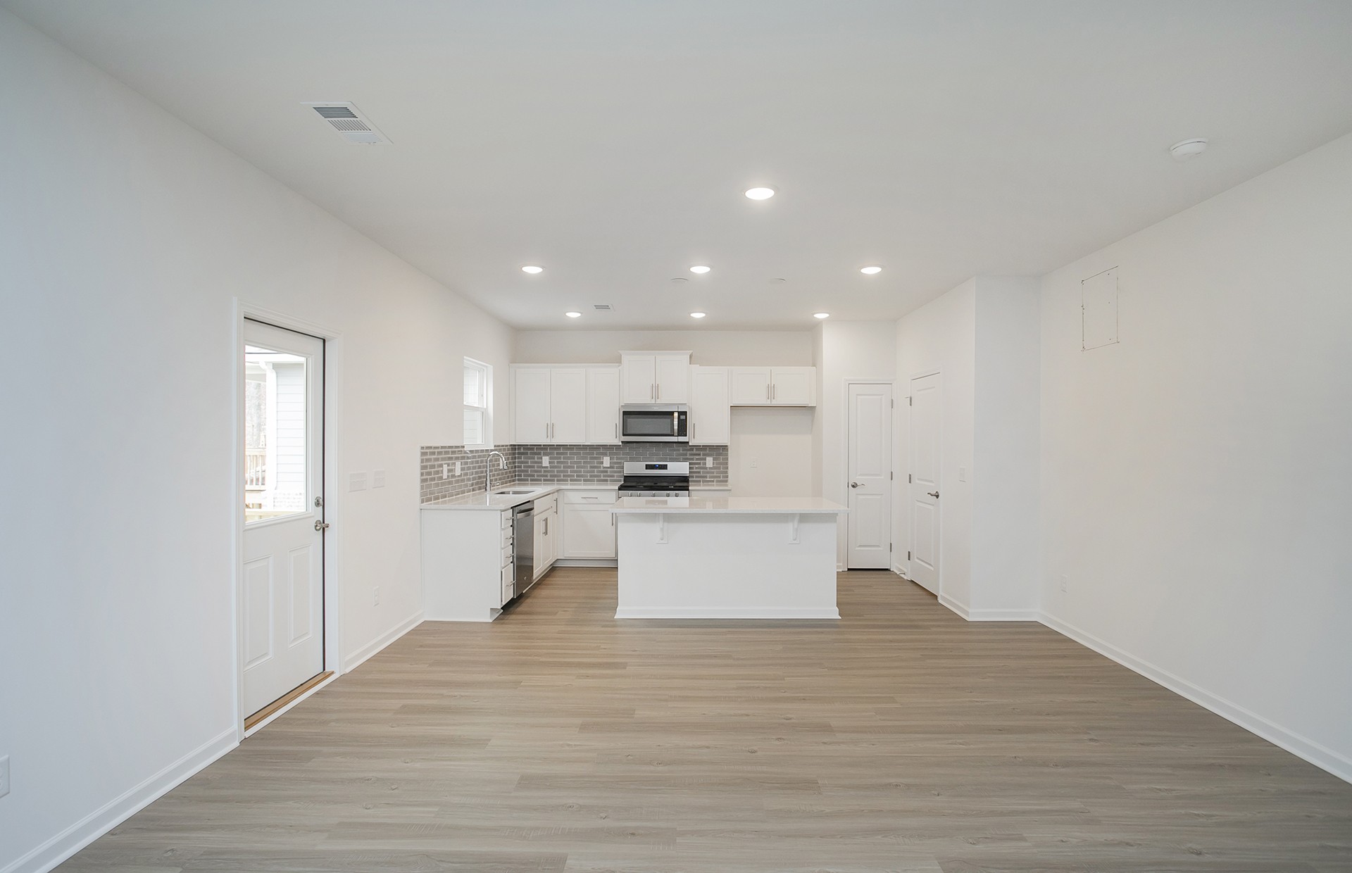 257 Brook Ave Property Photo 9