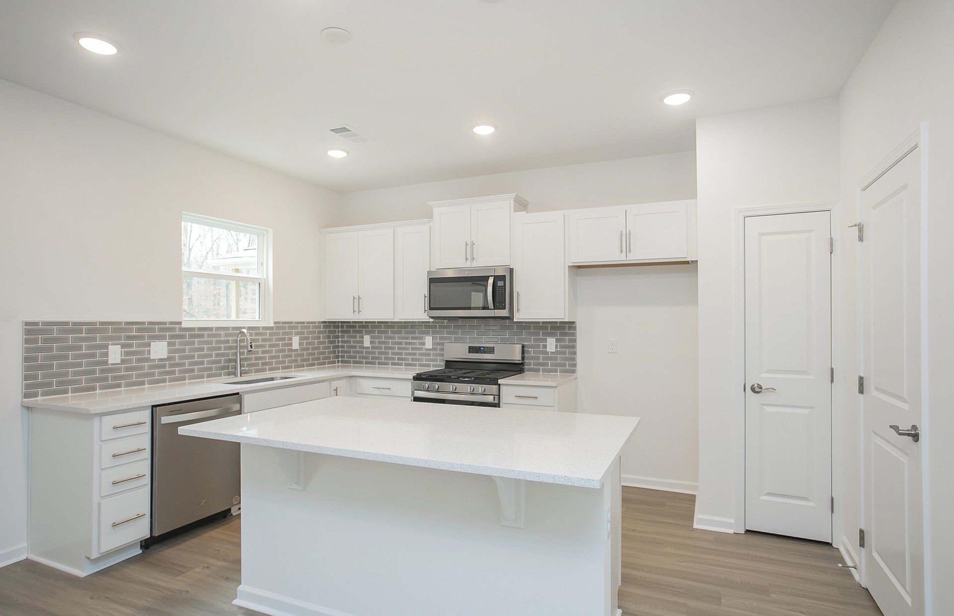 257 Brook Ave Property Photo 11