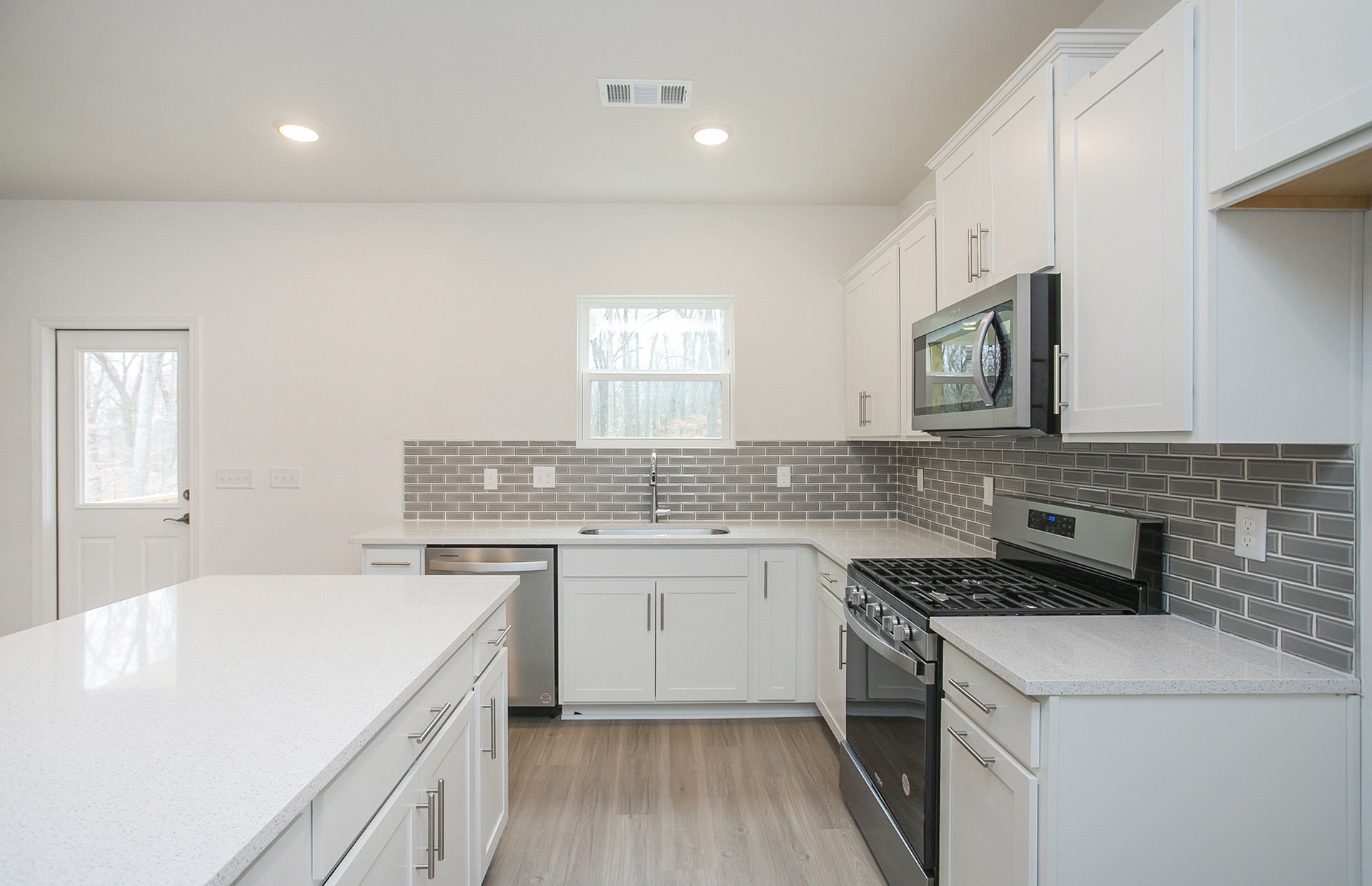 257 Brook Ave Property Photo 12