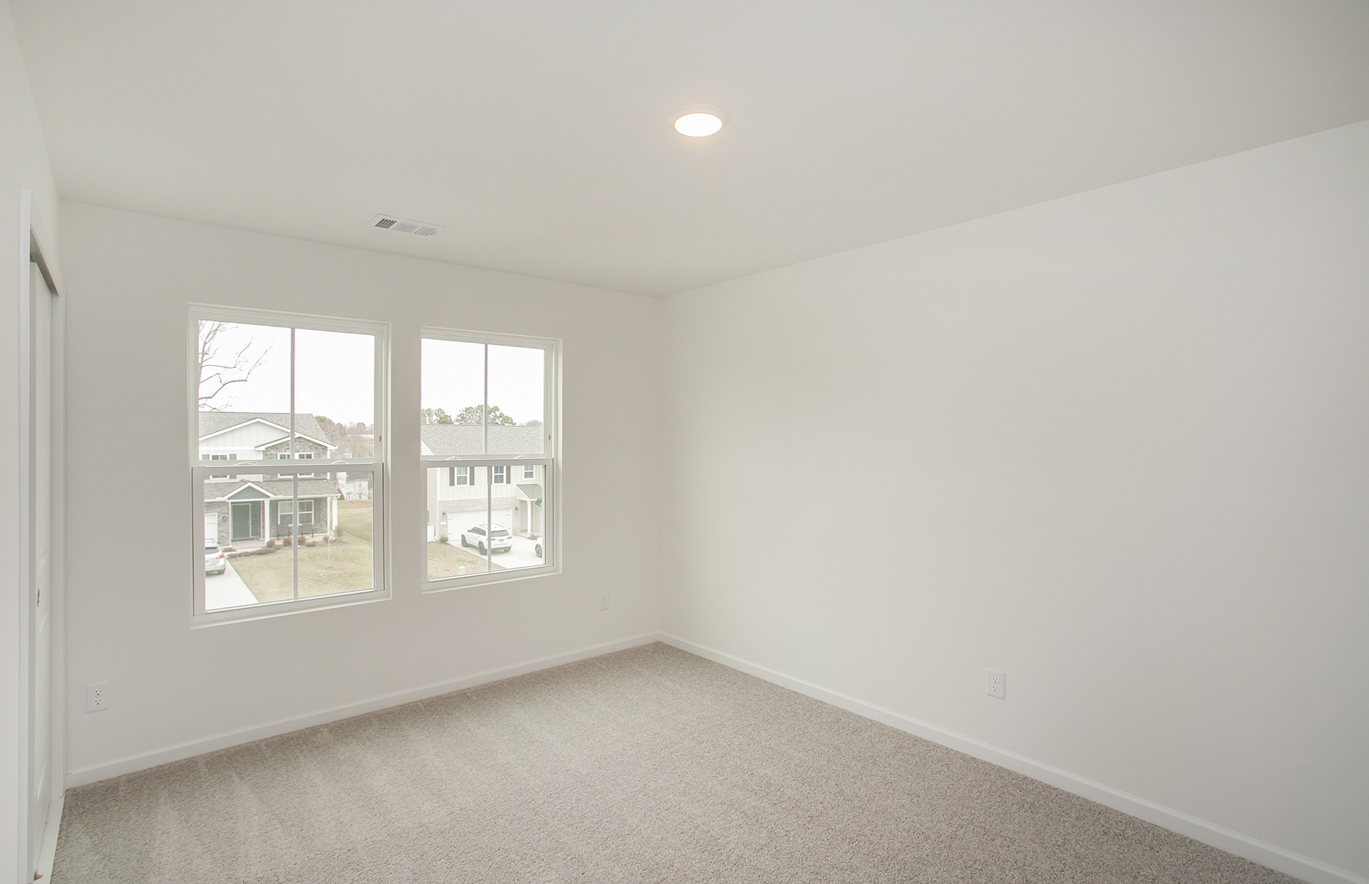257 Brook Ave Property Photo 19