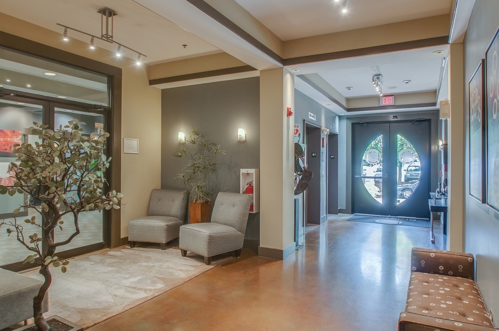 3000 Vanderbilt Pl Property Photo 2