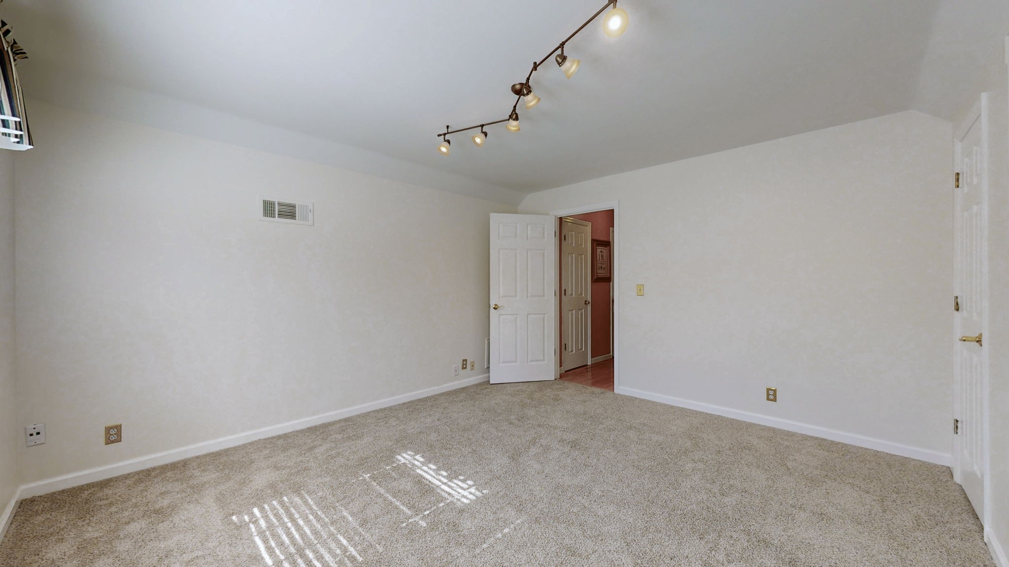 198 Cavalry Dr Property Photo 25