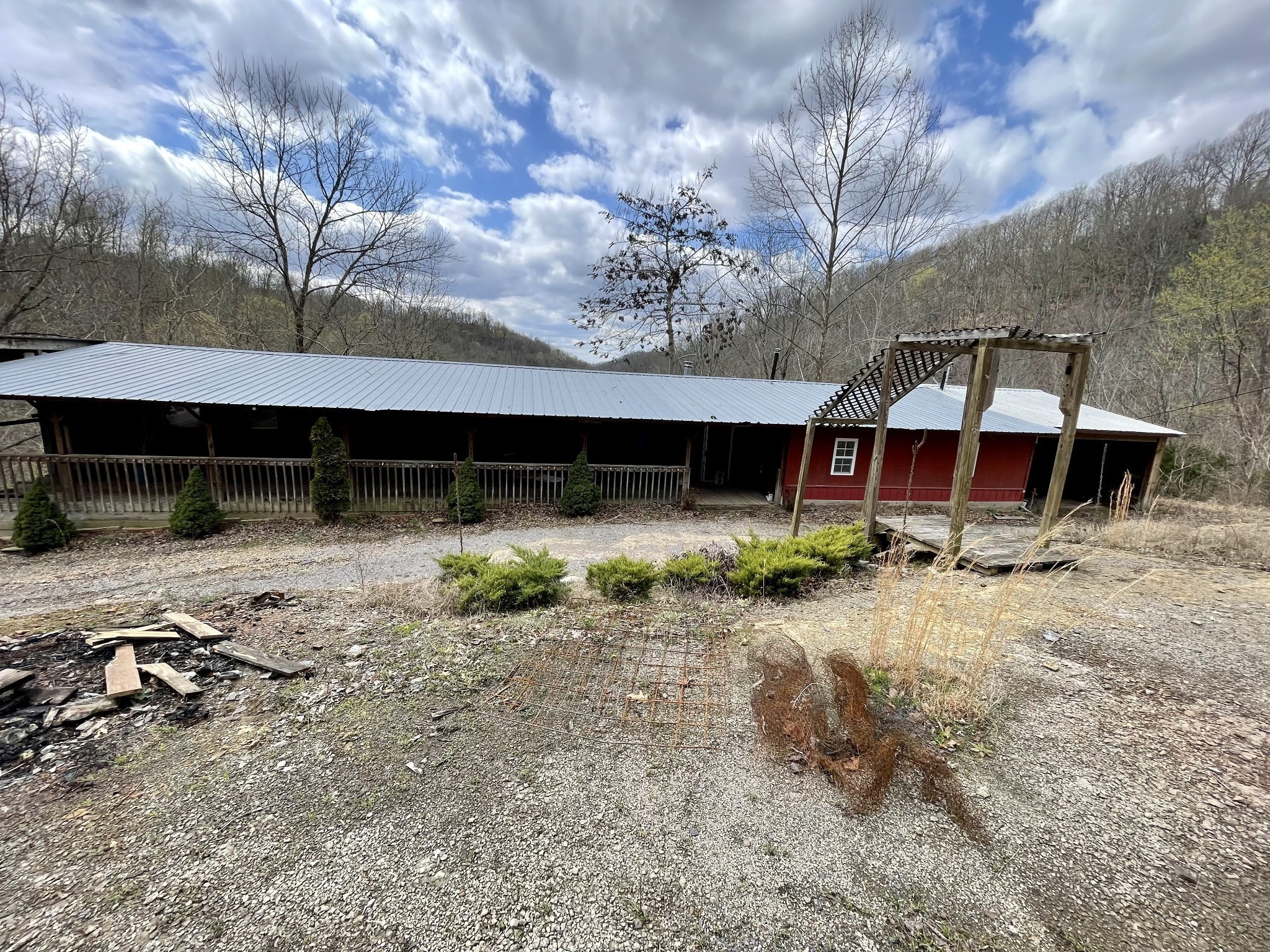 250 Possum Hollow Rd Property Photo