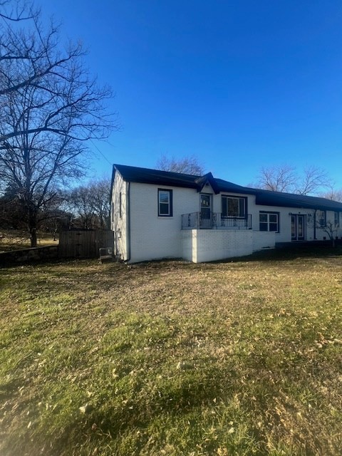 30 E Thompson Ln Property Photo