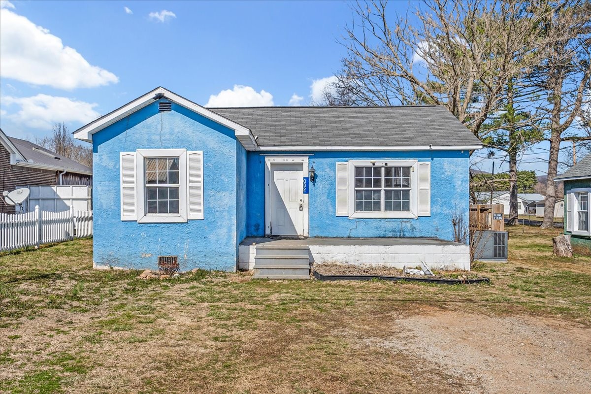 302 Poplar St, N Property Photo