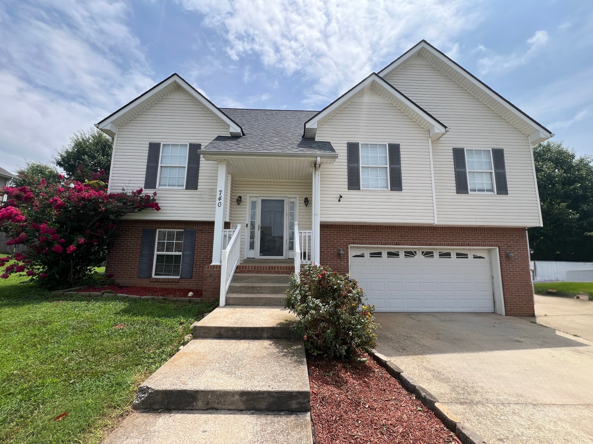 740 Winding Bluff Way Property Photo