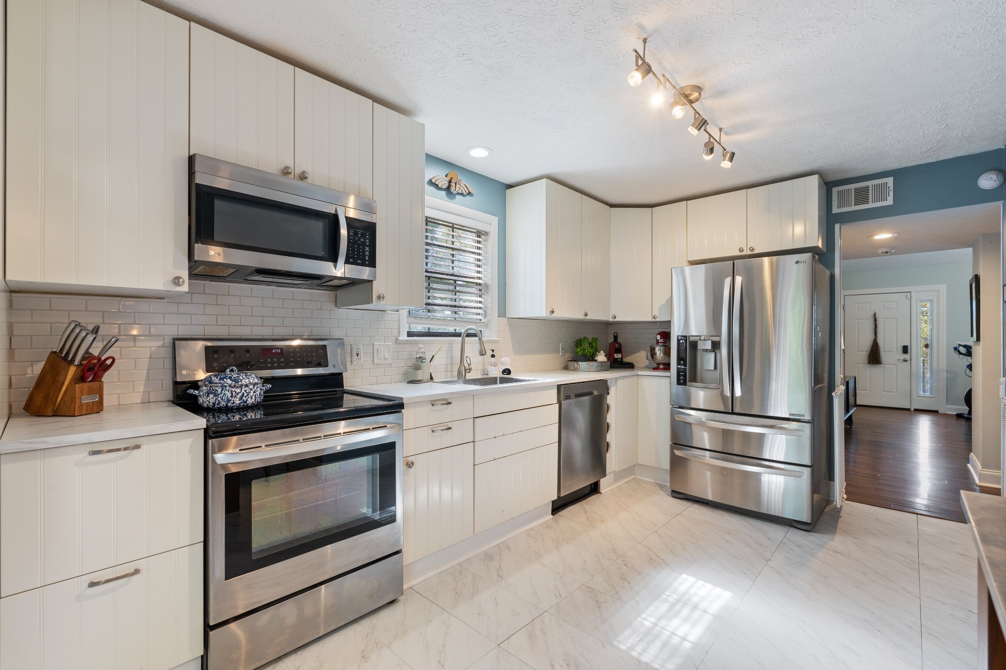 527 Stacy Square Ter Property Photo 15