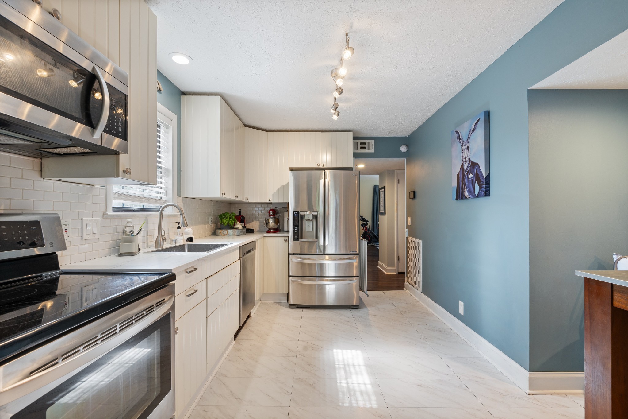 527 Stacy Square Ter Property Photo 16