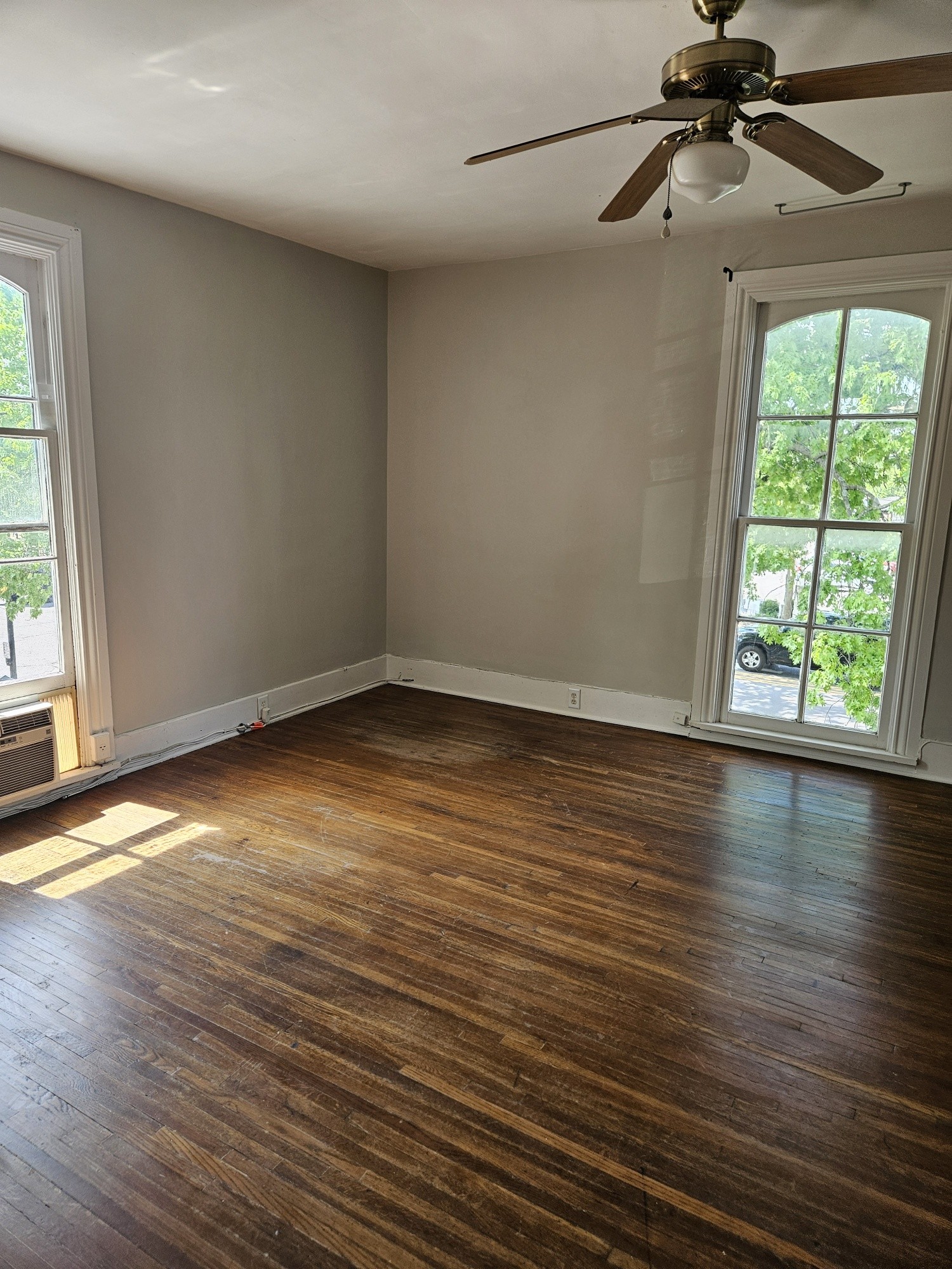 142 5th Ave, N Property Photo 6
