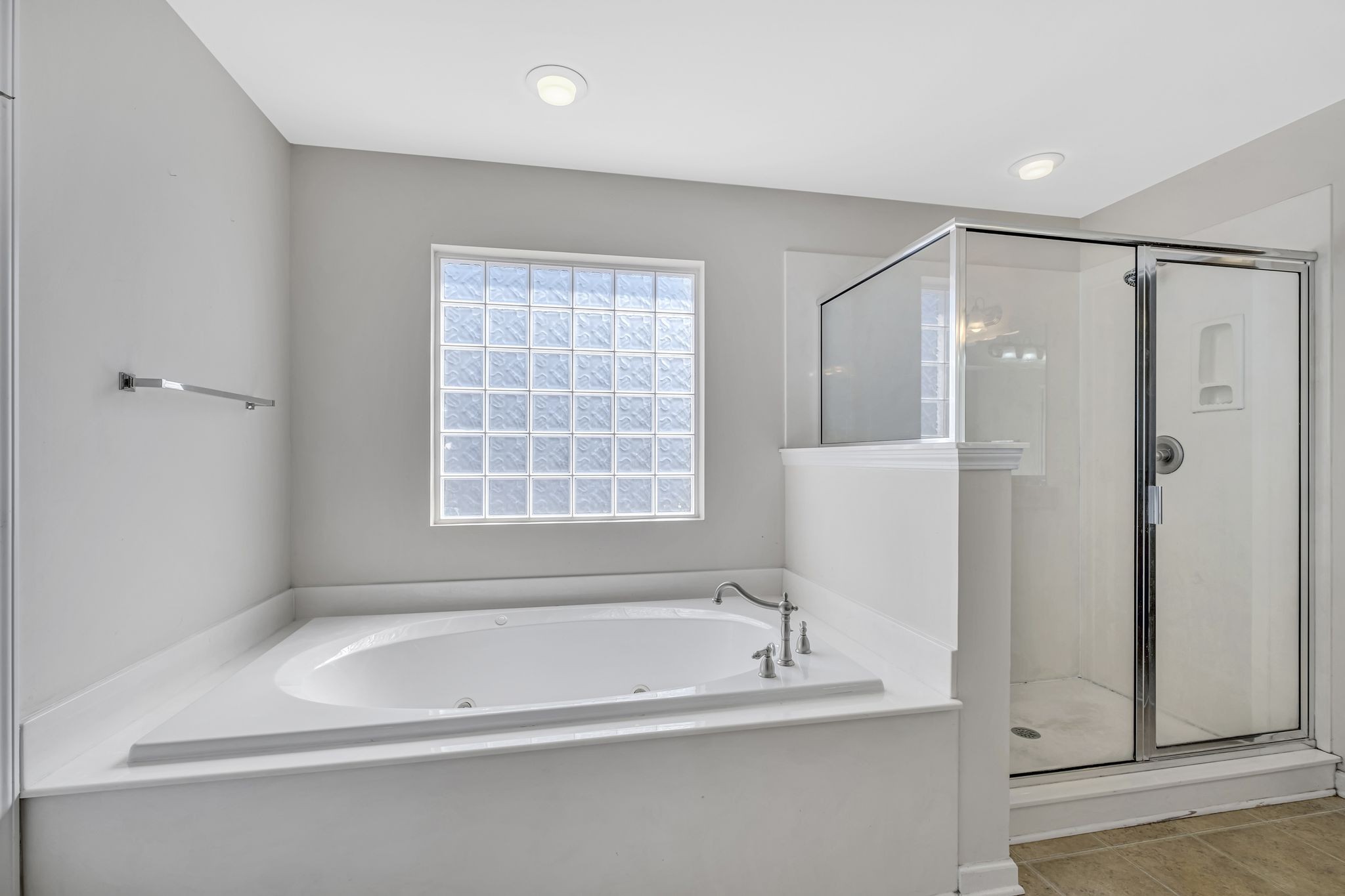 3905 Signature Ct Property Photo 31
