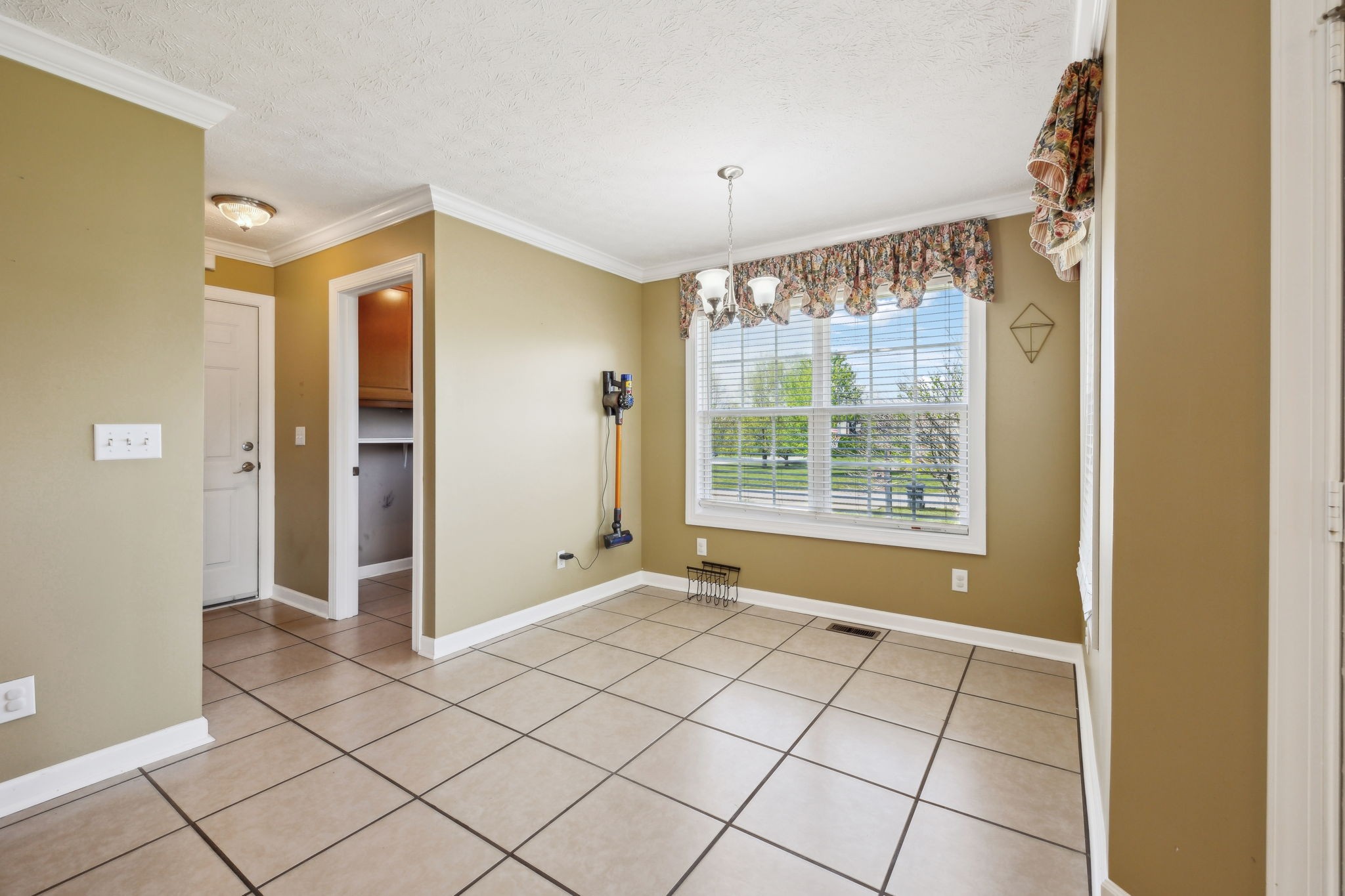 1000 Roland Ct Property Photo 16