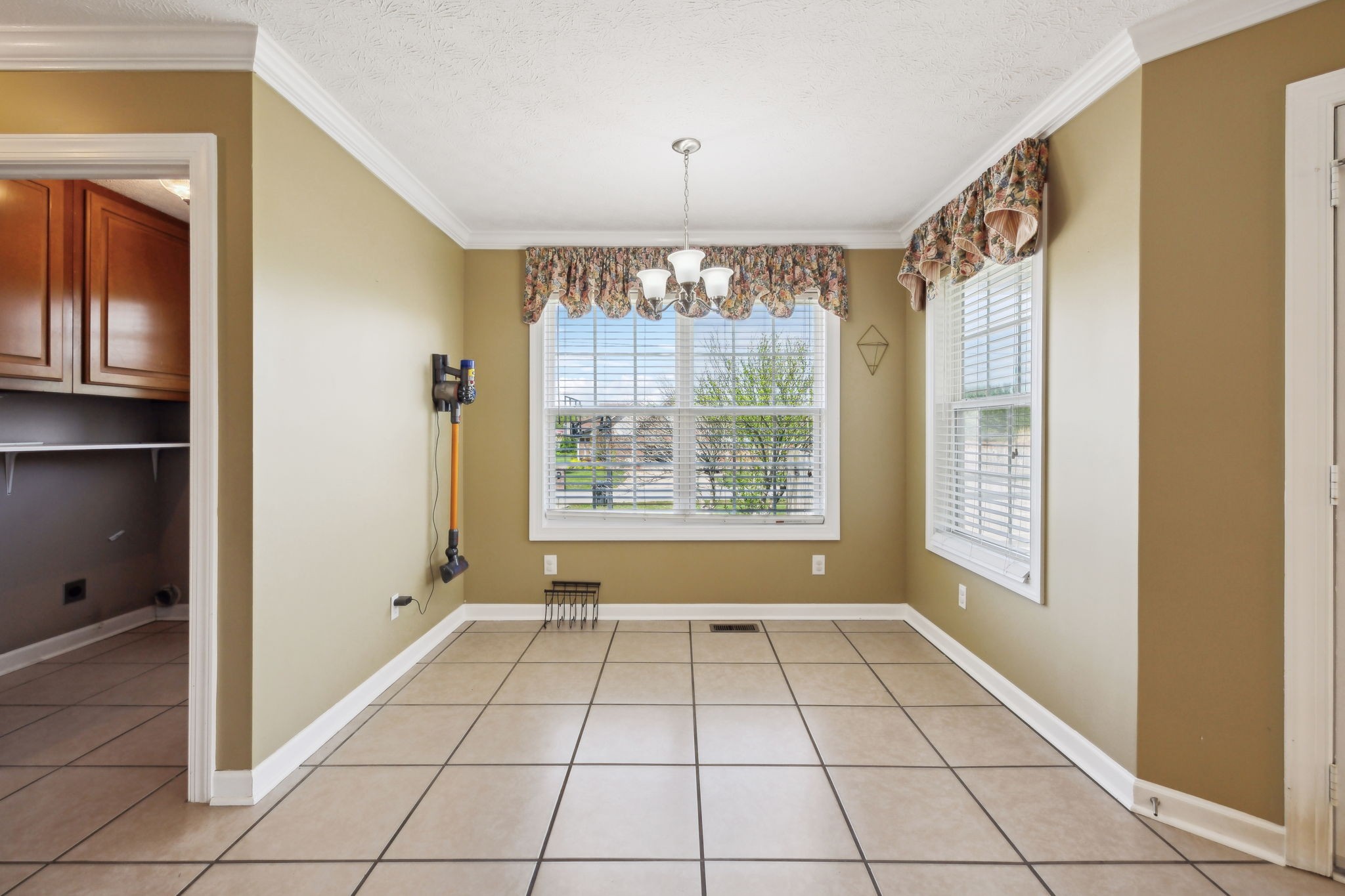 1000 Roland Ct Property Photo 17