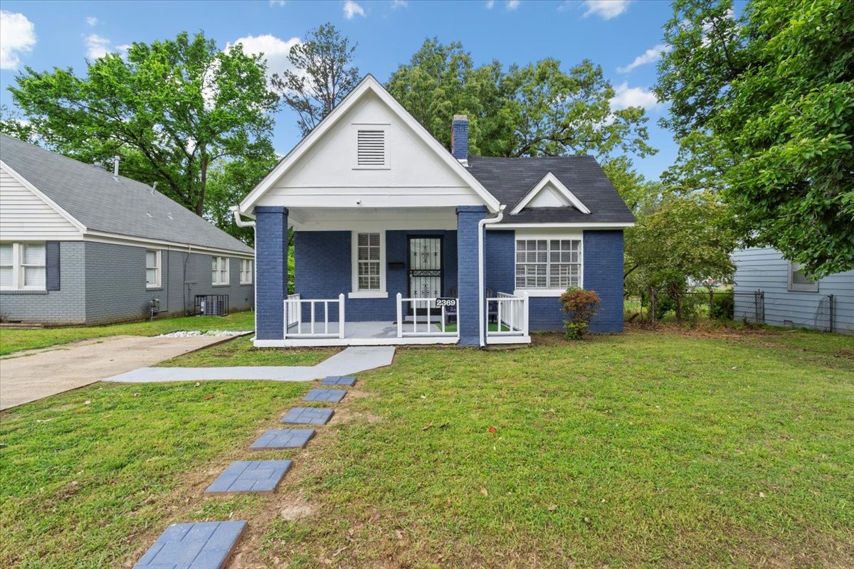 2369 Arlington Ave Property Photo