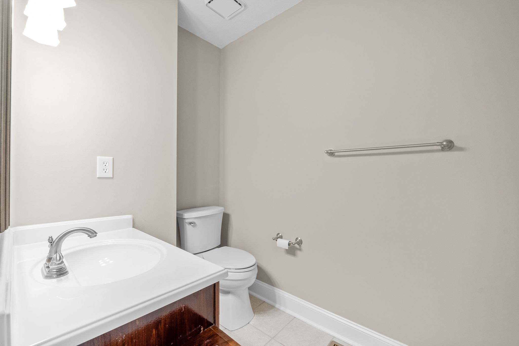 933 Kingsbury Dr Property Photo 16