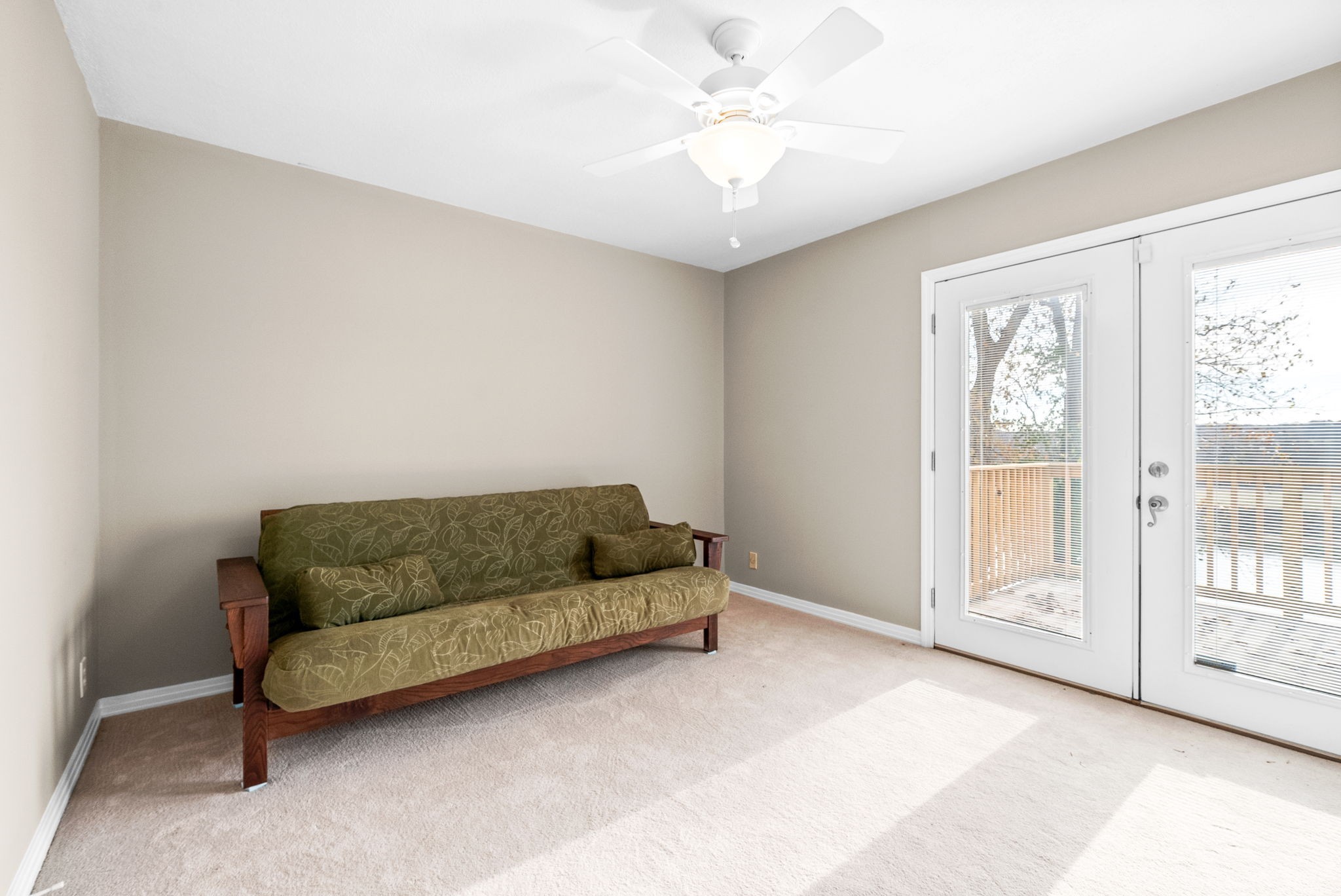 933 Kingsbury Dr Property Photo 19