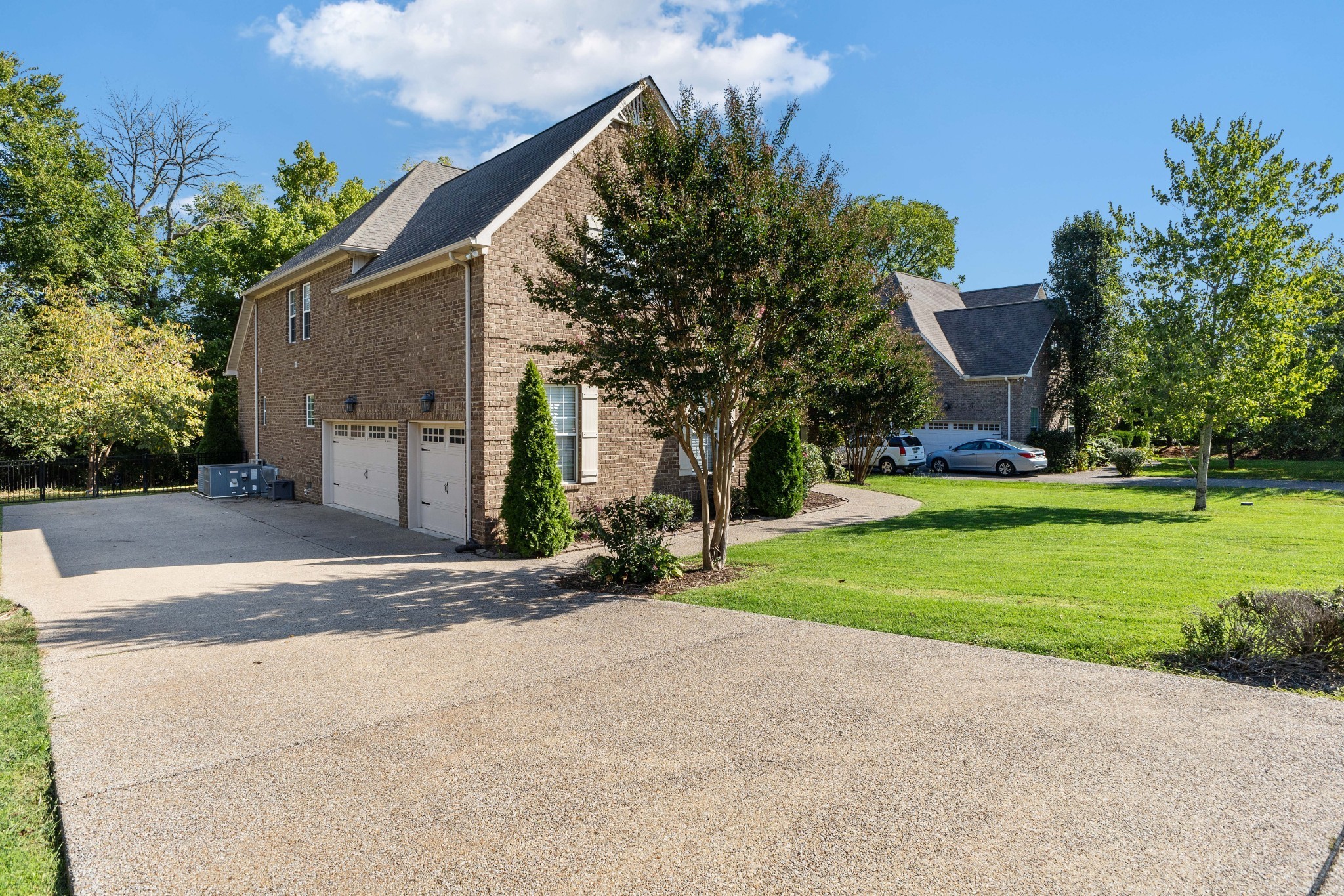 1002 Glessner Dr Property Photo 4