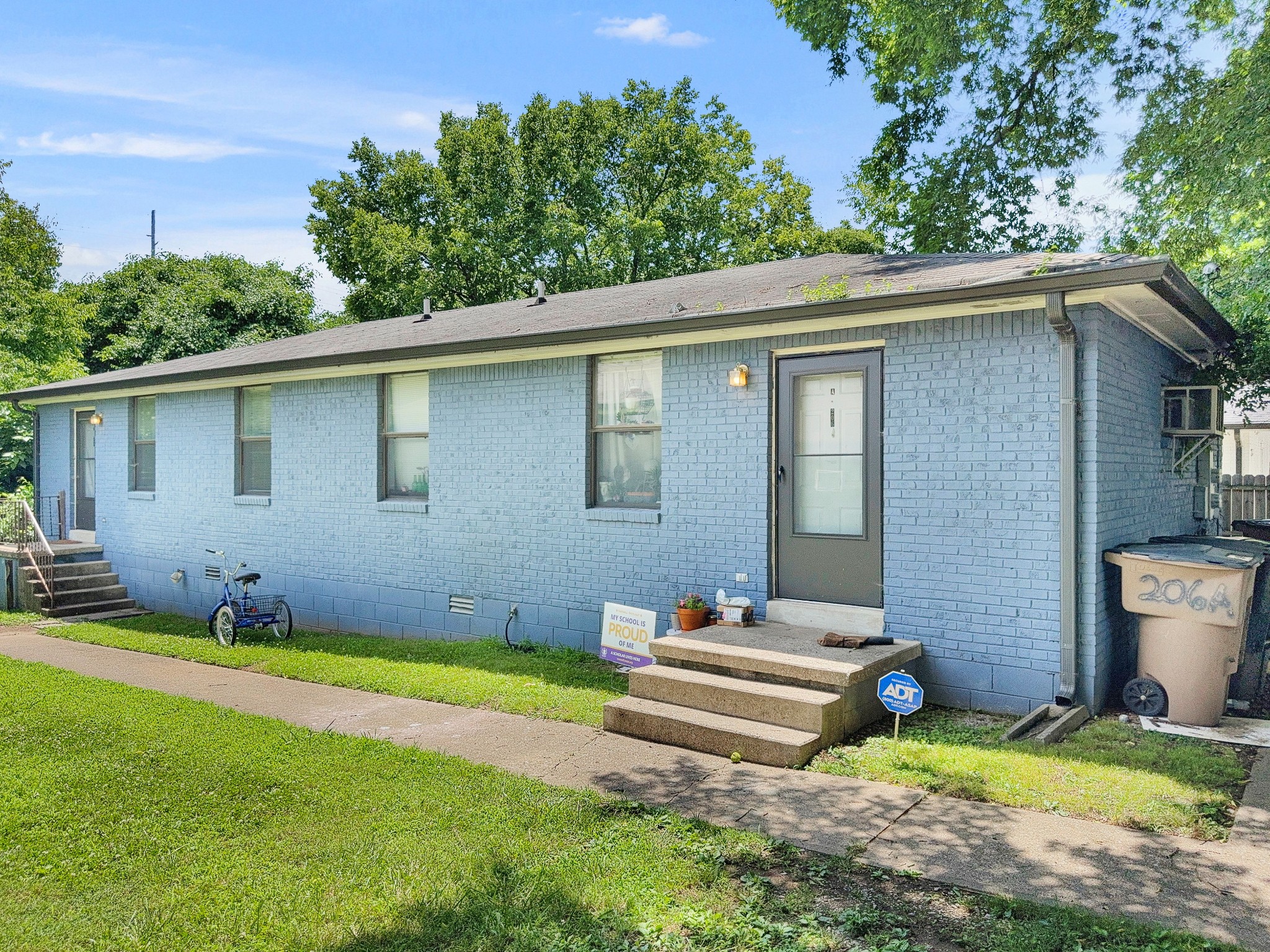 206 Prince Ave Property Photo 3